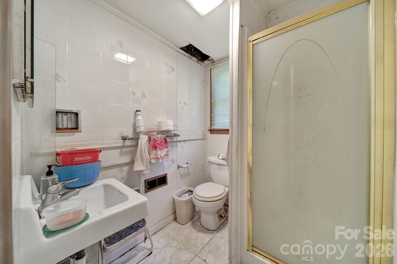6010 Red Carriage Lane — Charlotte
