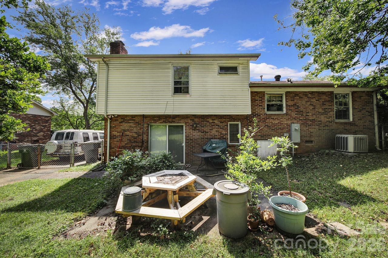 6010 Red Carriage Lane — Charlotte