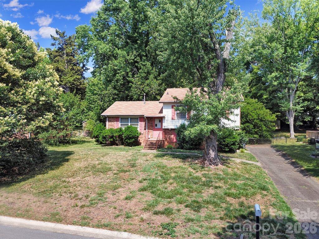 6010 Red Carriage Lane — Charlotte