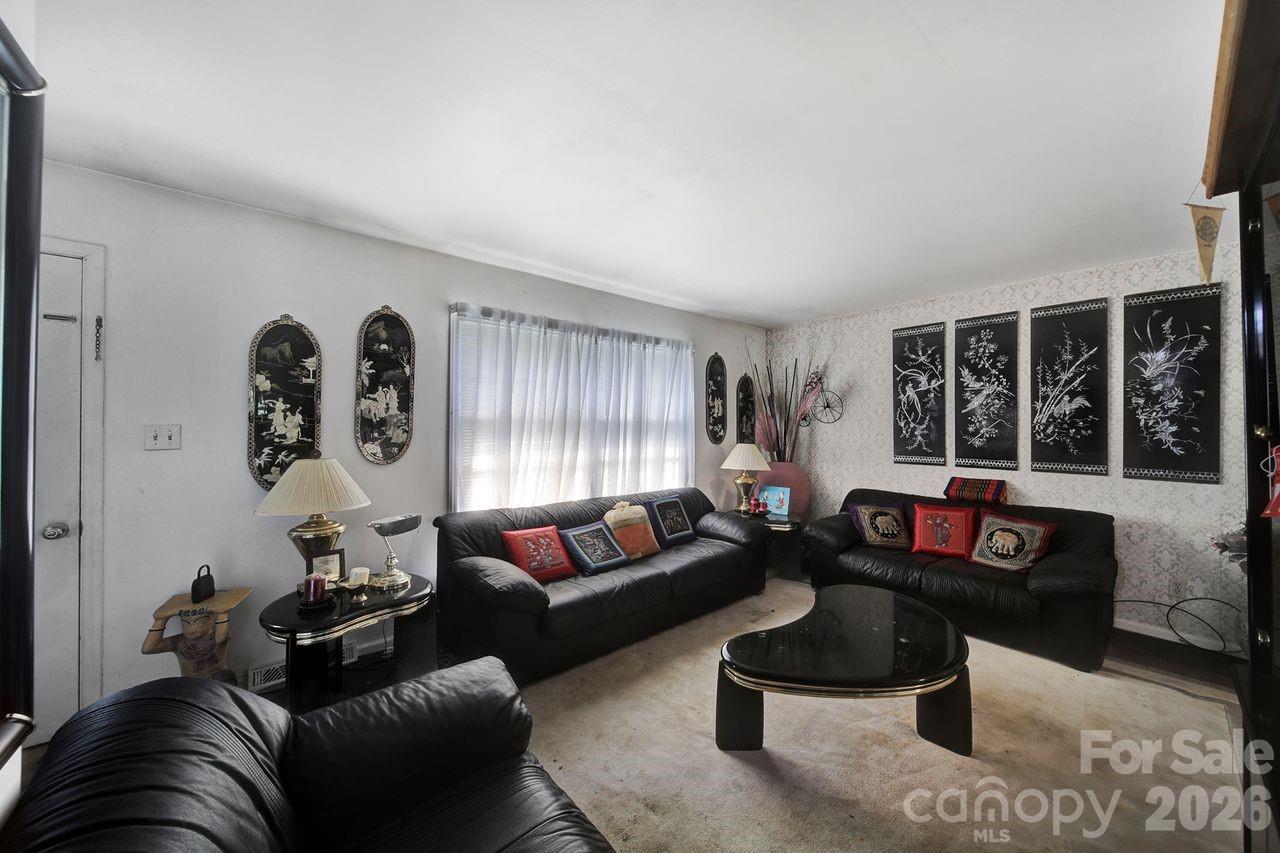 6010 Red Carriage Lane — Charlotte