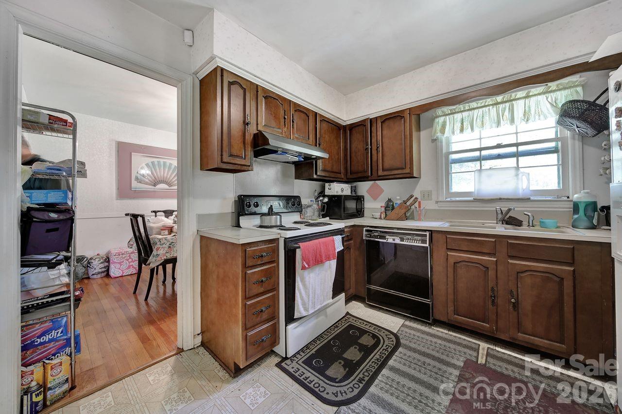6010 Red Carriage Lane — Charlotte