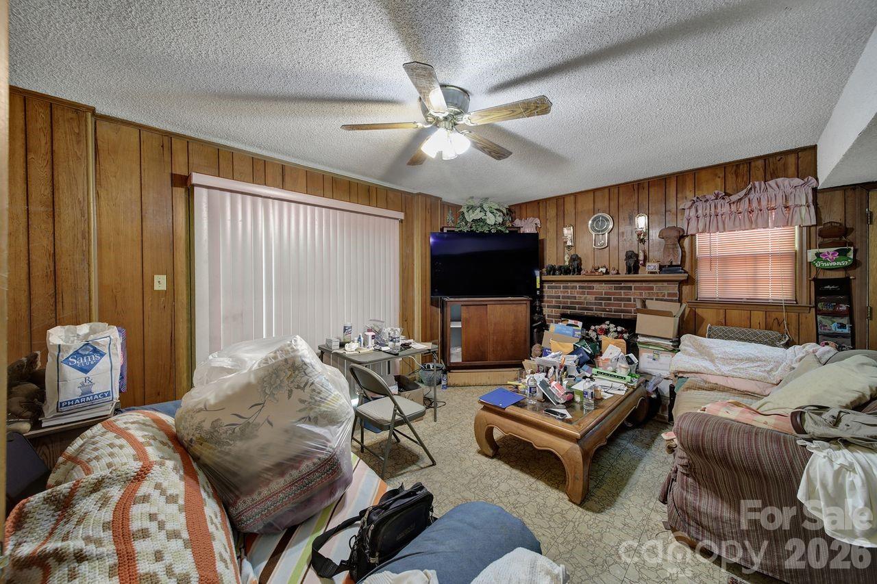 6010 Red Carriage Lane — Charlotte