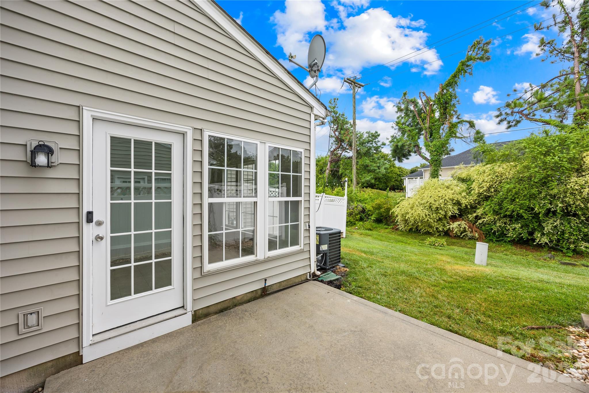 10011 Alexander Martin Avenue — Charlotte