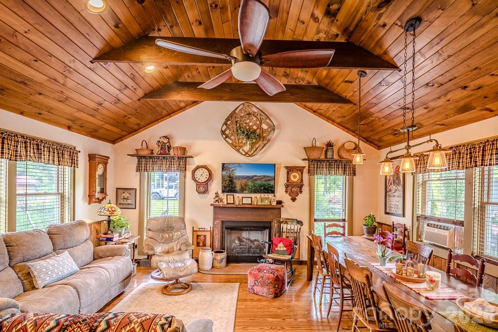 5950 N US 19e Highway — Newland