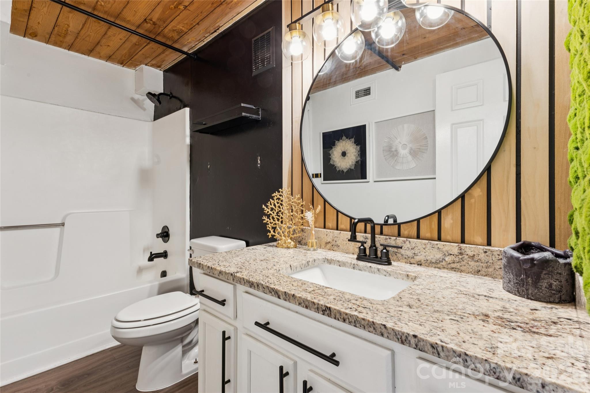 201 S Hoskins Road #111 — Charlotte