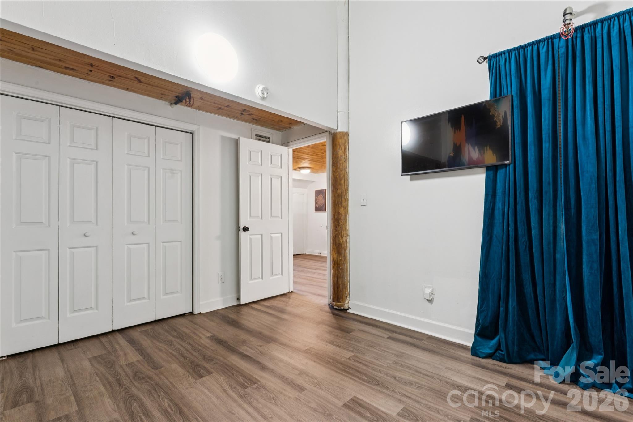 201 S Hoskins Road #111 — Charlotte