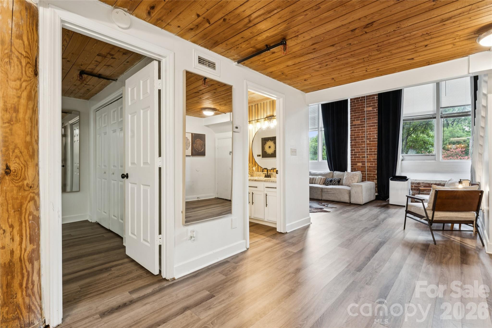 201 S Hoskins Road #111 — Charlotte