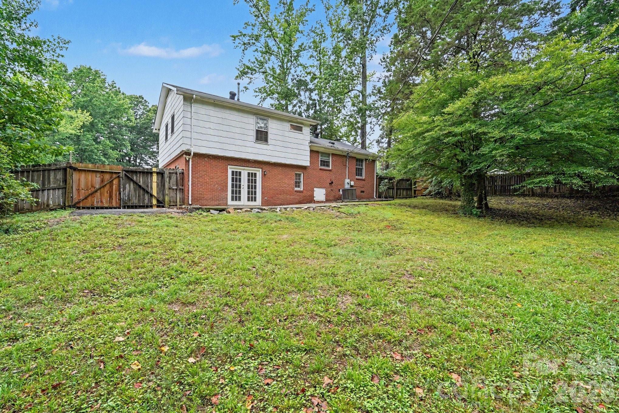 6601 Lynfield Drive — Charlotte