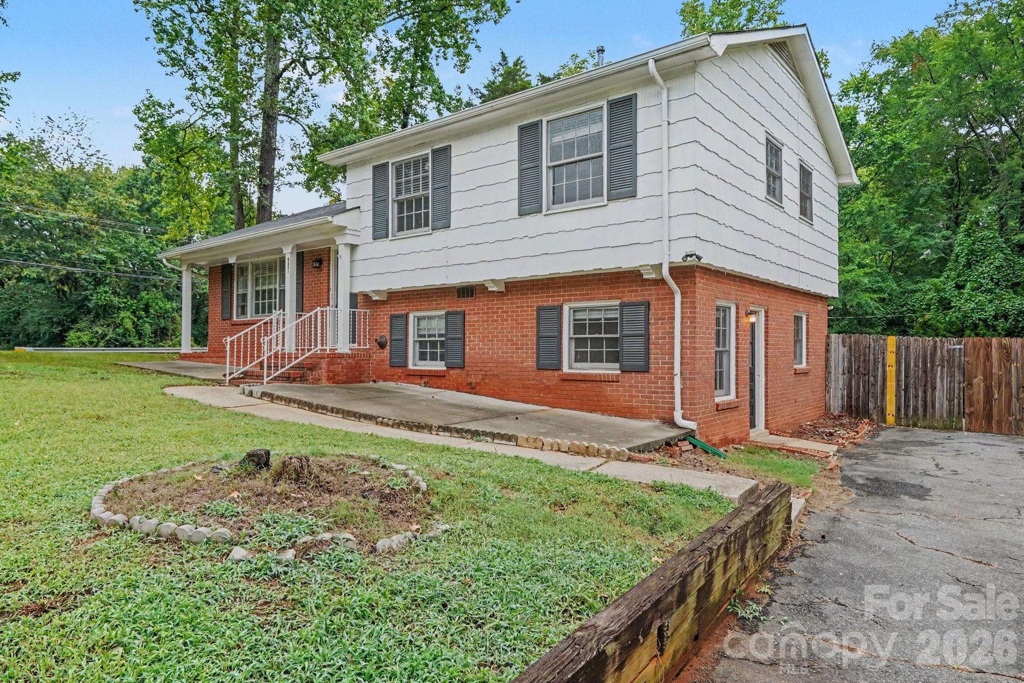 6601 Lynfield Drive — Charlotte