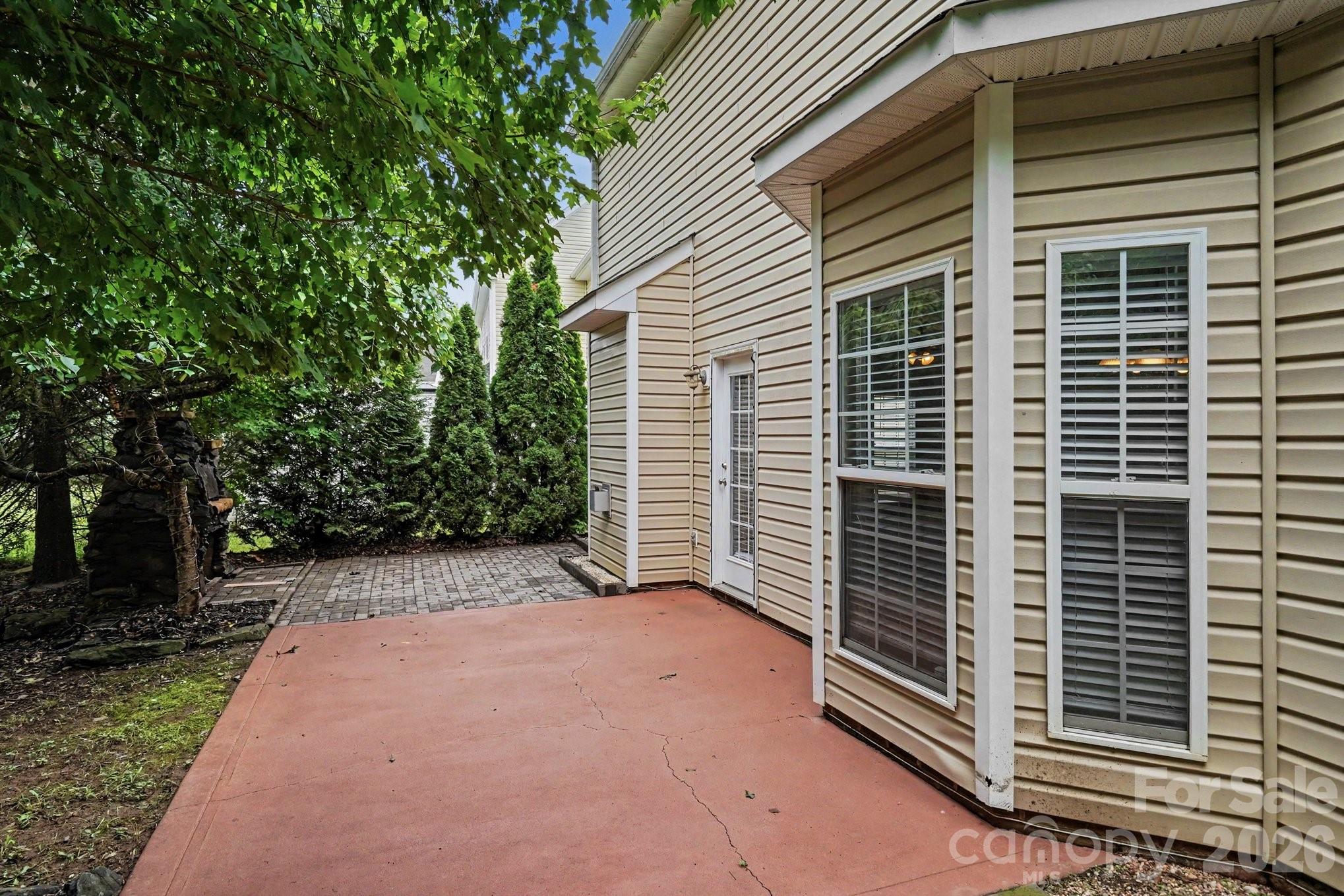 12616 Coral Sunrise Drive — Huntersville