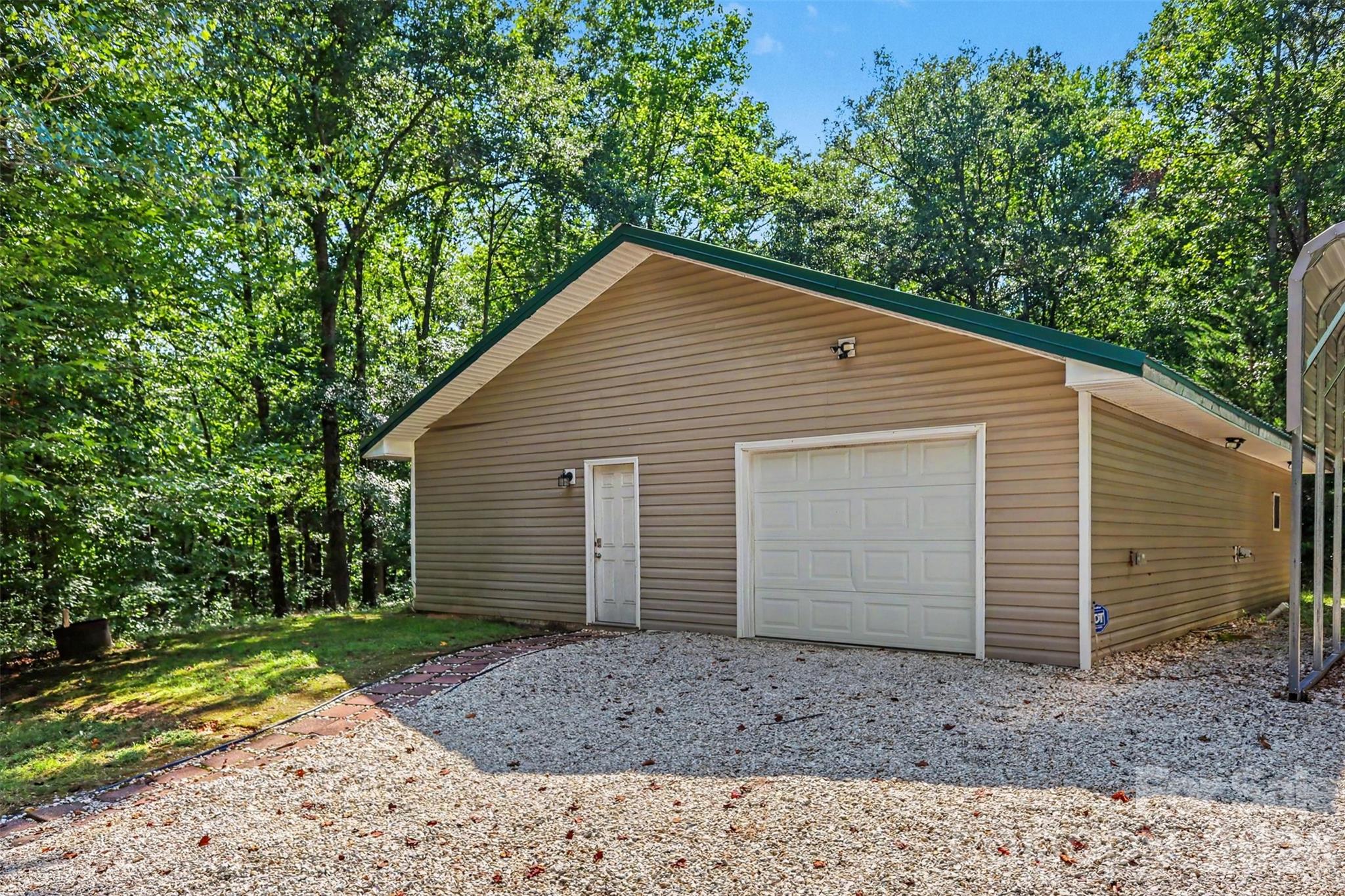 433 Foster Lake Road — Blacksburg