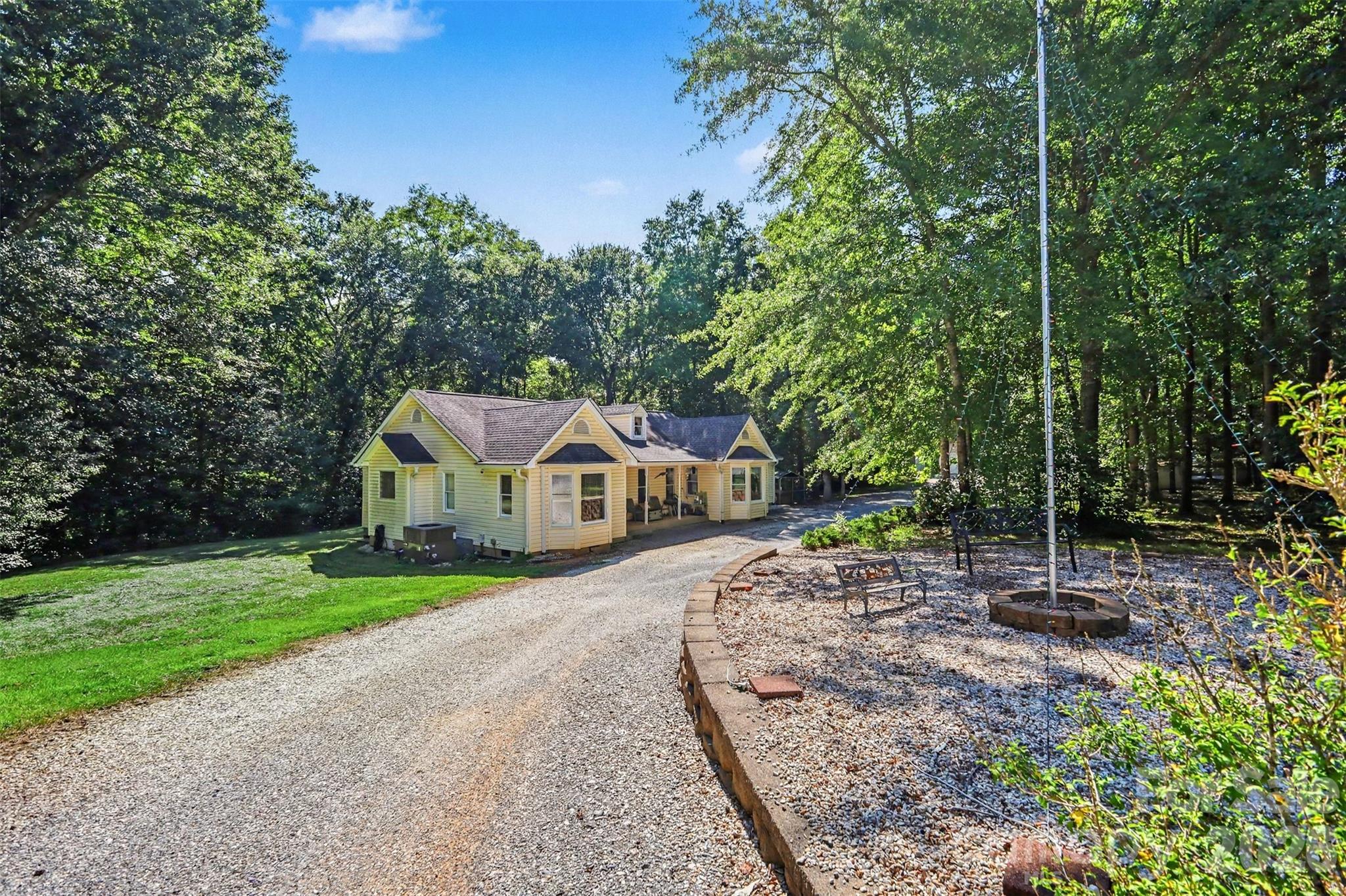 433 Foster Lake Road — Blacksburg