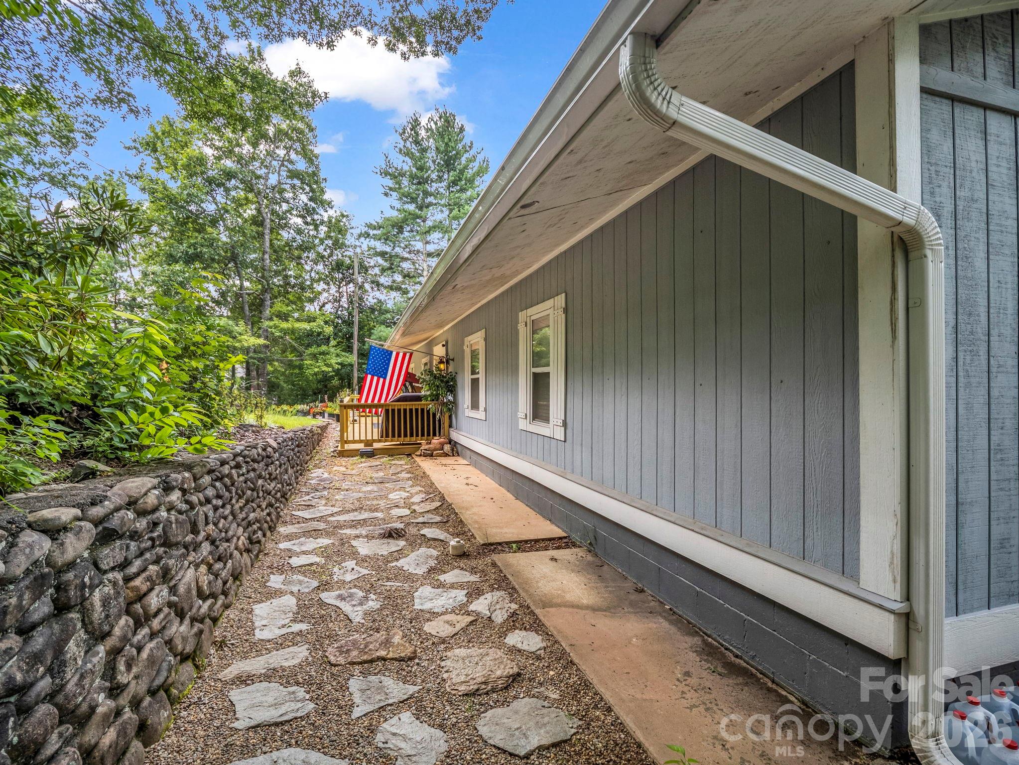 16 Starlight Drive — Black Mountain