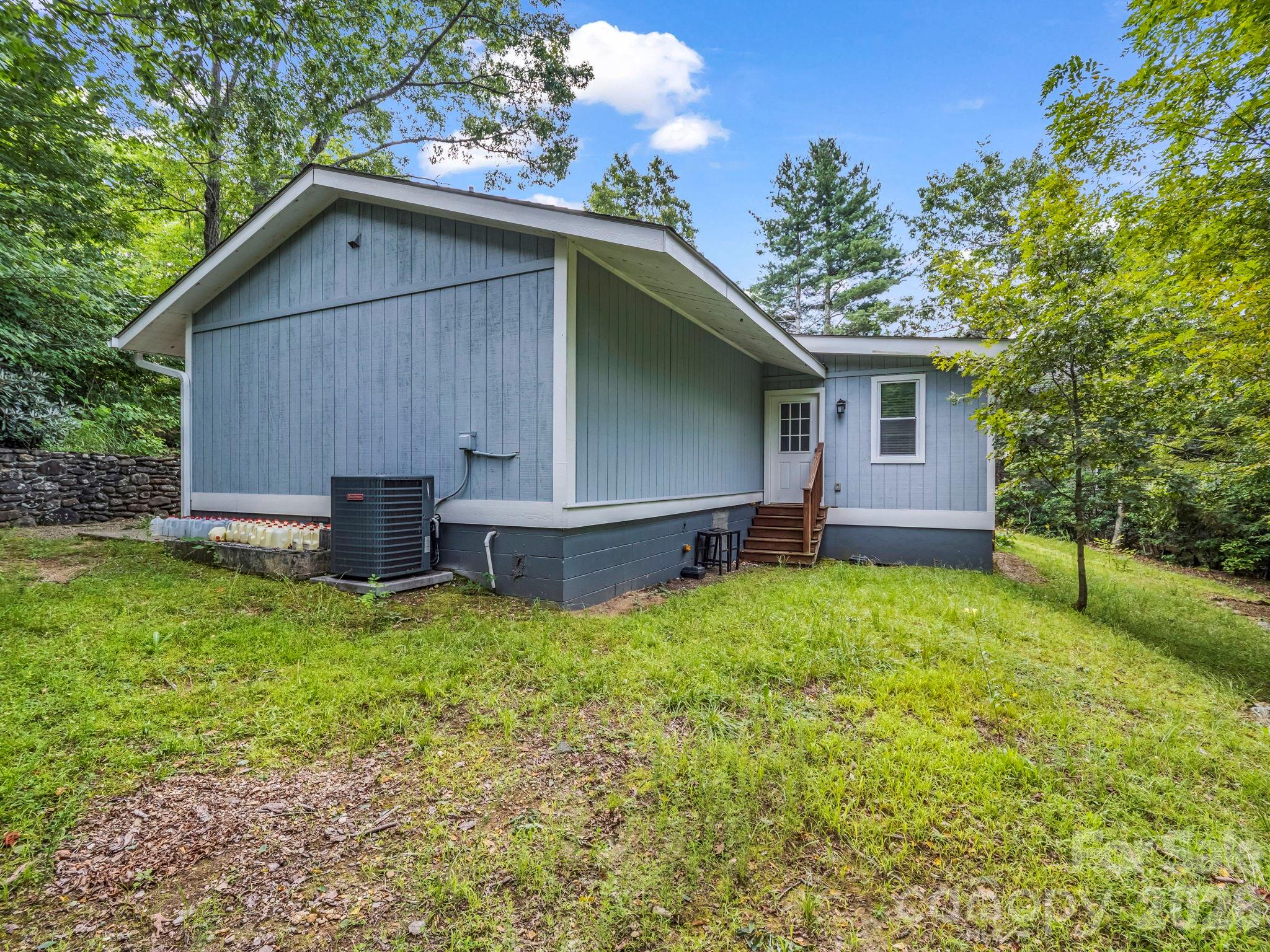 16 Starlight Drive — Black Mountain