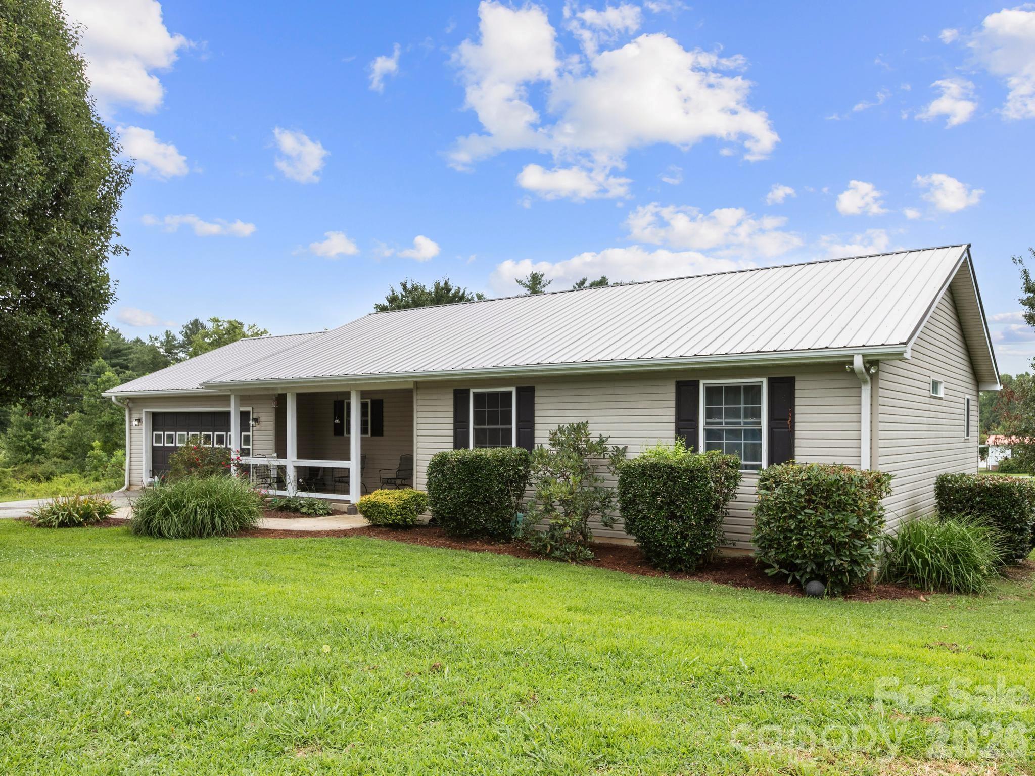11 Cathy Court — Hendersonville