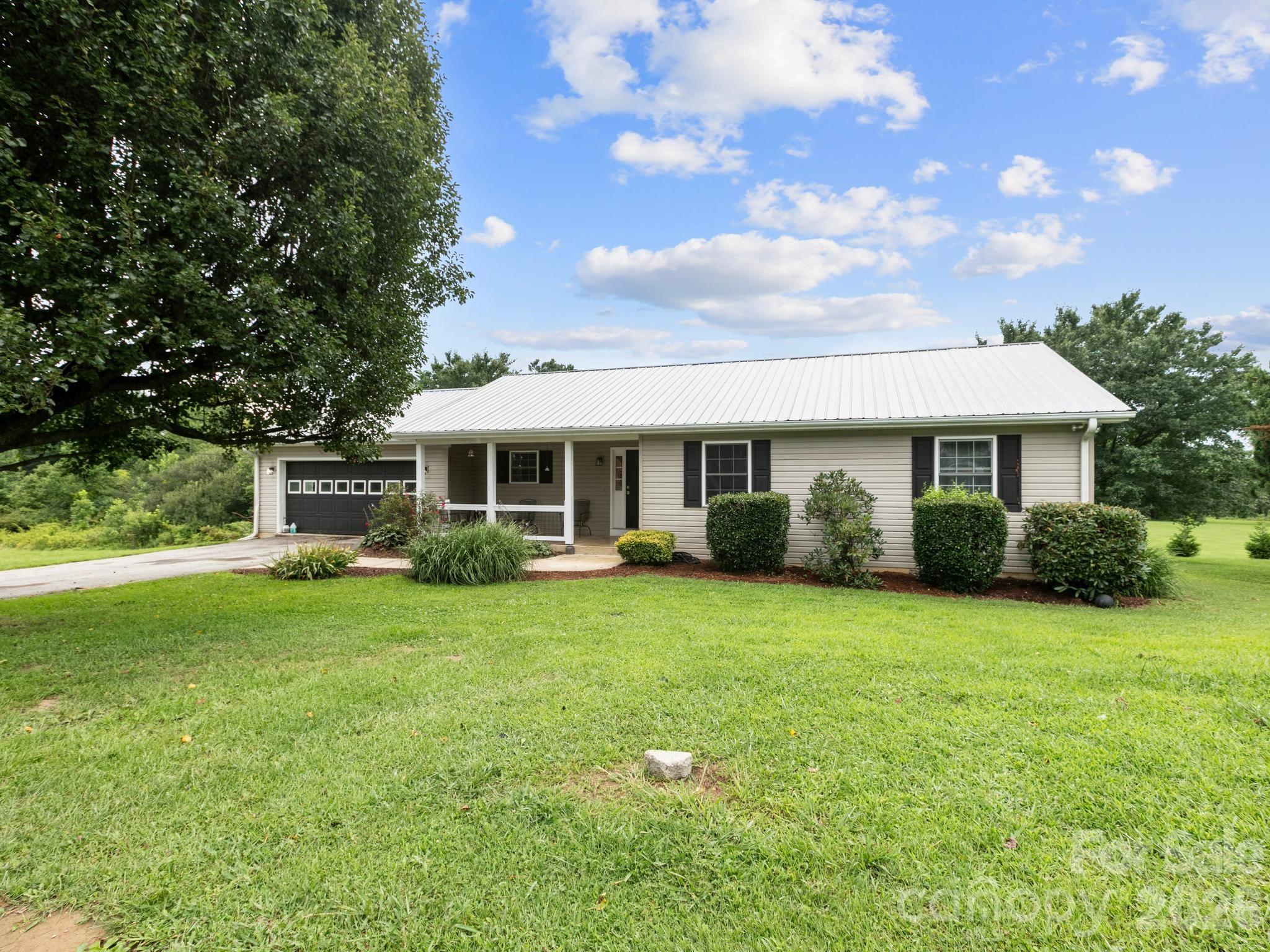 11 Cathy Court — Hendersonville