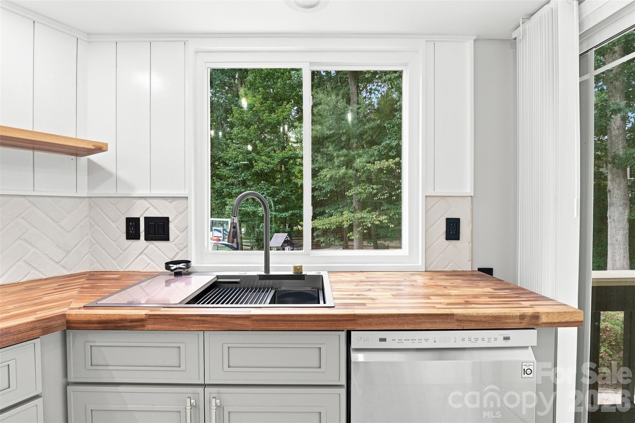 8909 Abberley Court — Huntersville