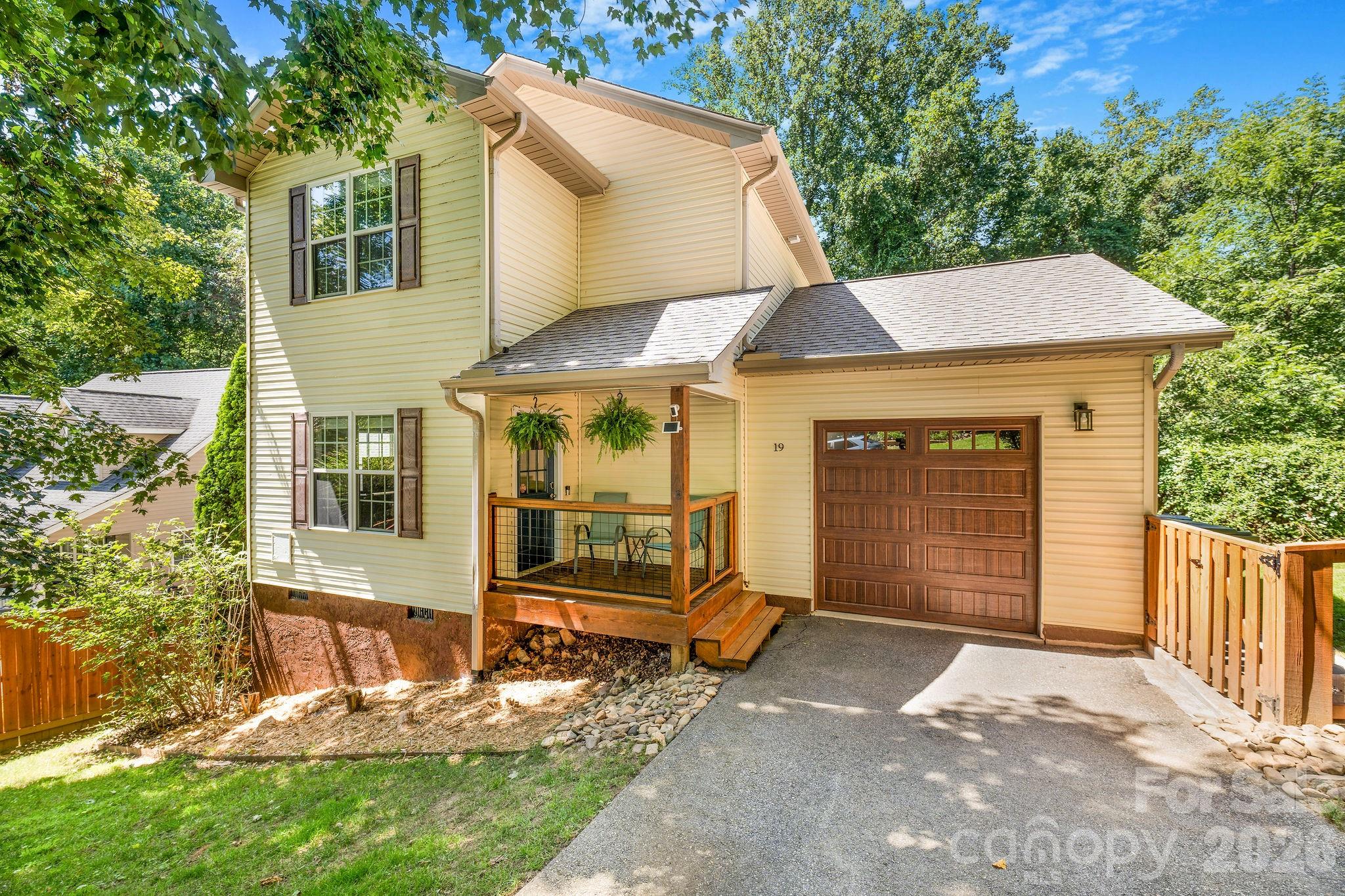 19 Oakcrest Place — Asheville