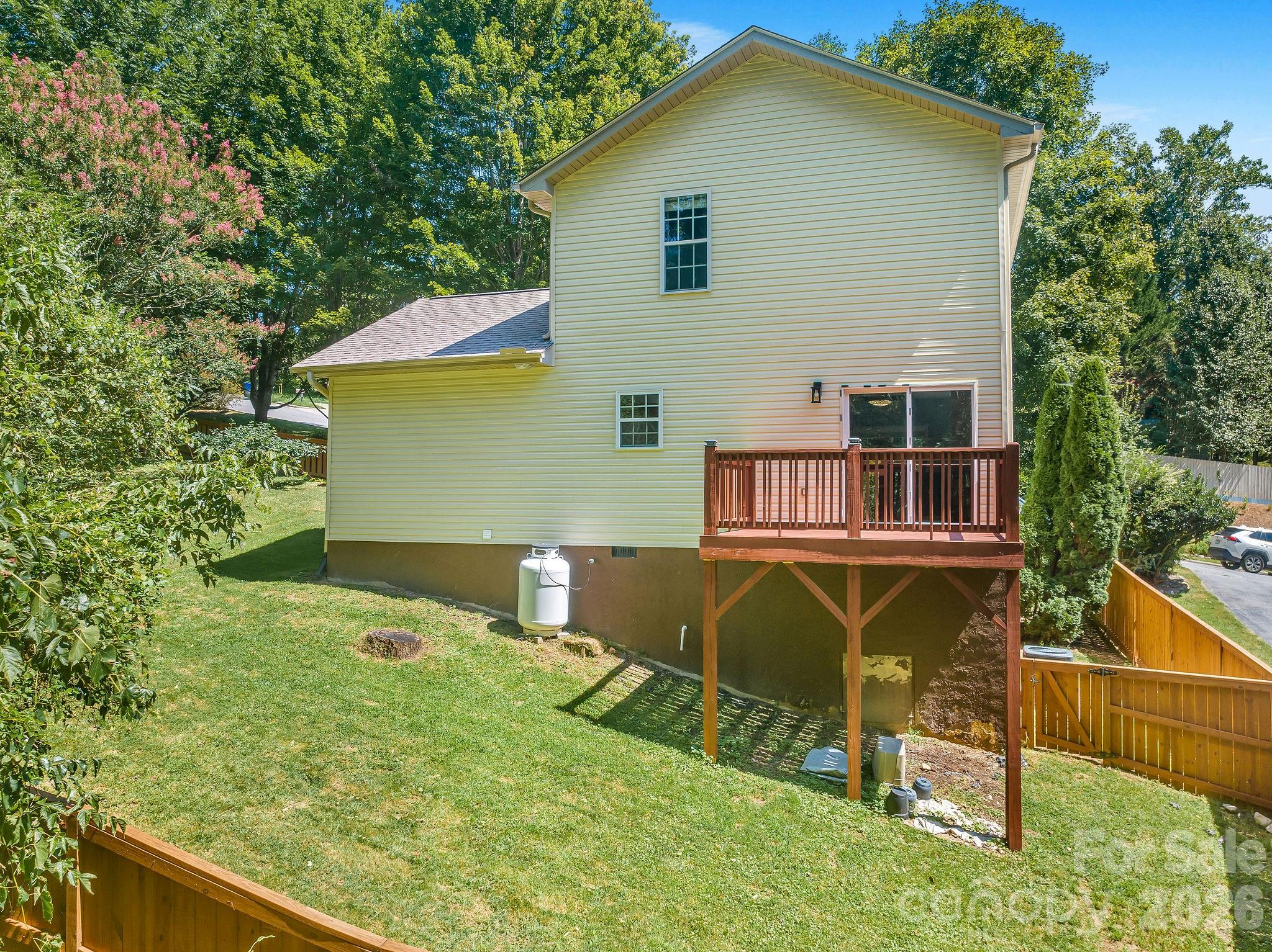 19 Oakcrest Place — Asheville