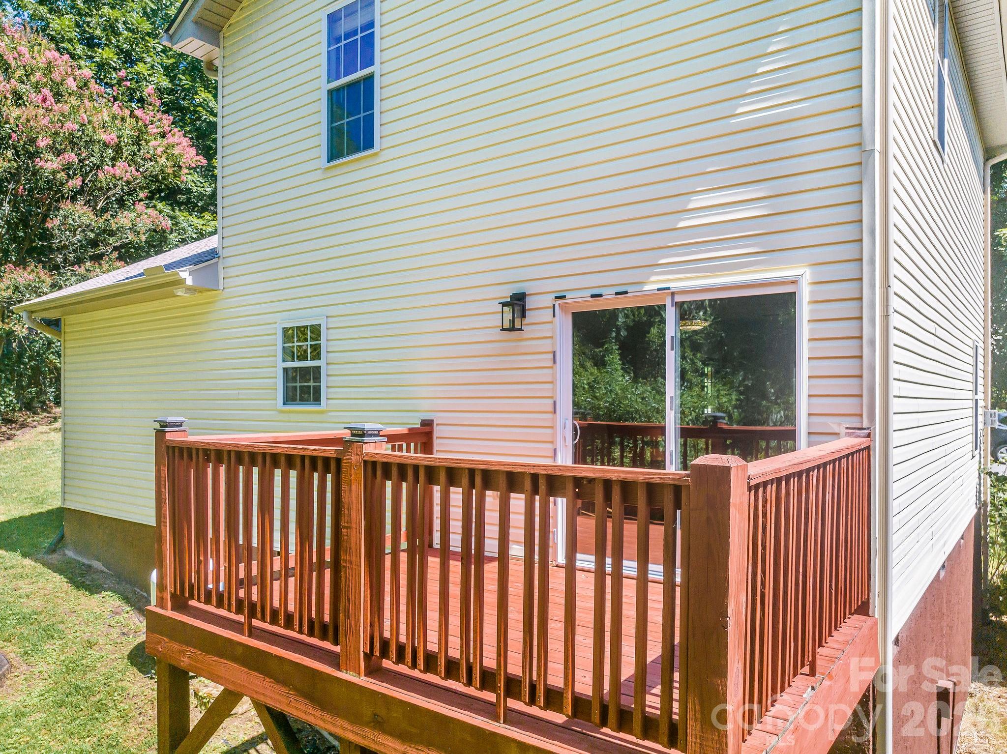 19 Oakcrest Place — Asheville