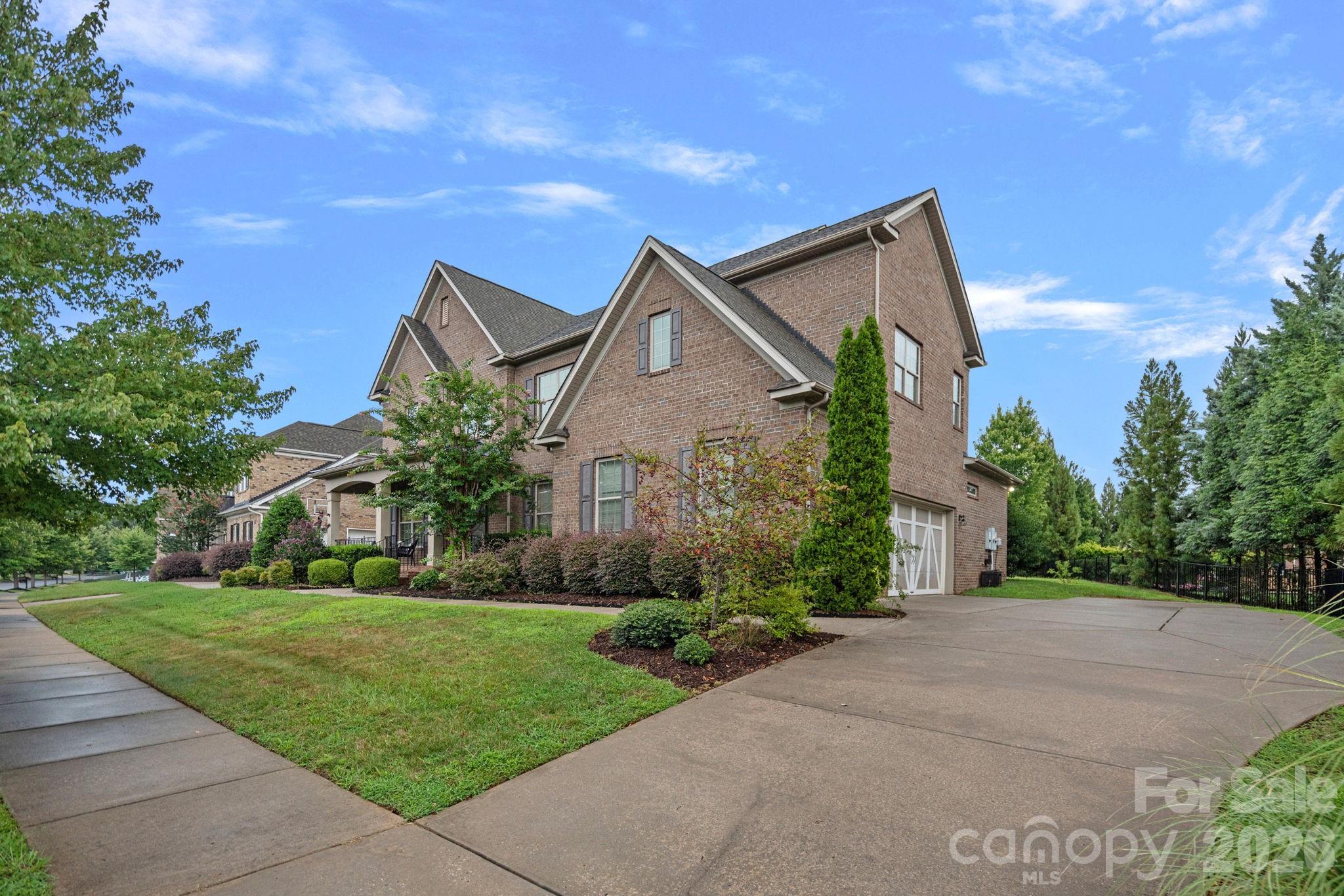 8211 Caesars Head Drive — Waxhaw