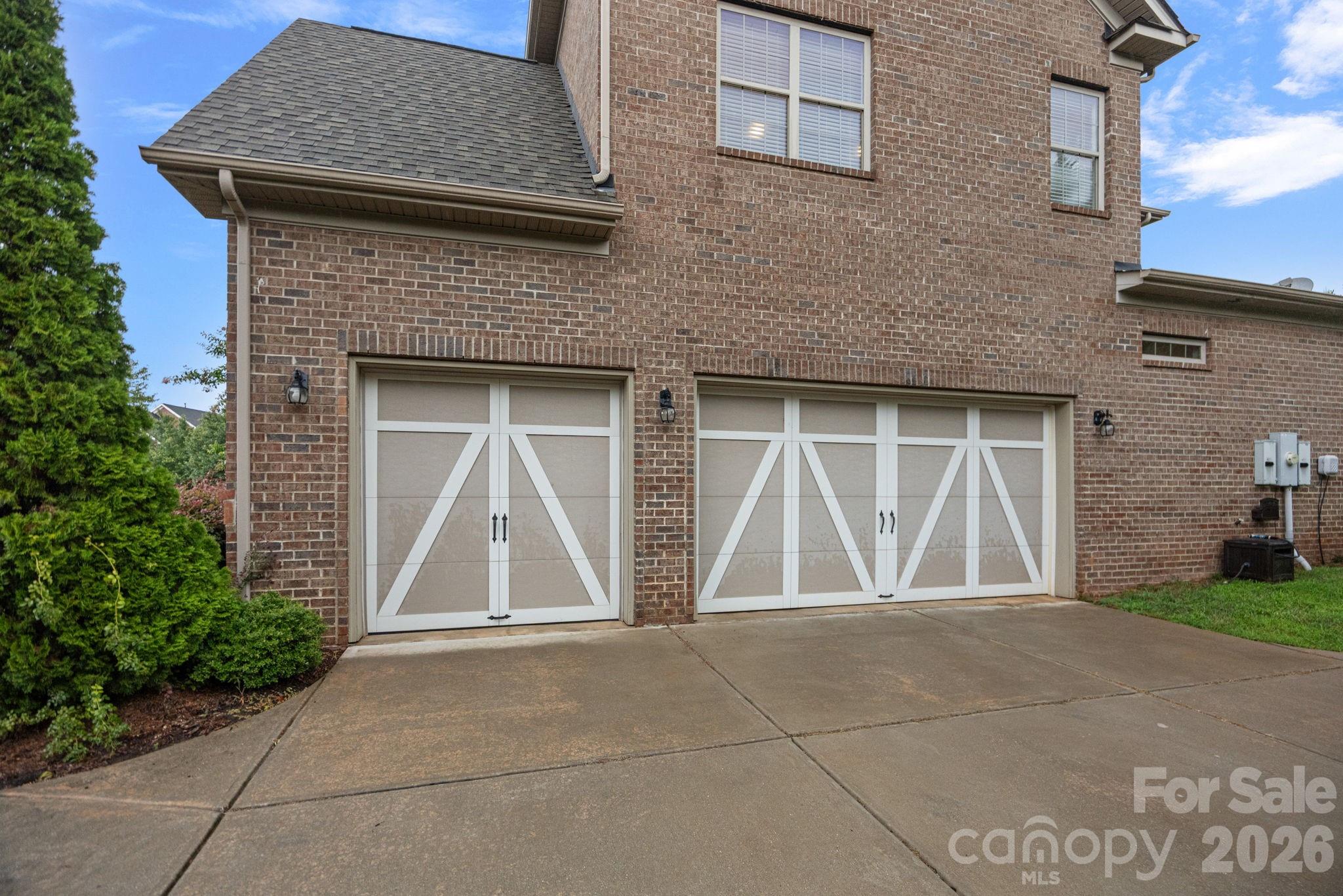 8211 Caesars Head Drive — Waxhaw