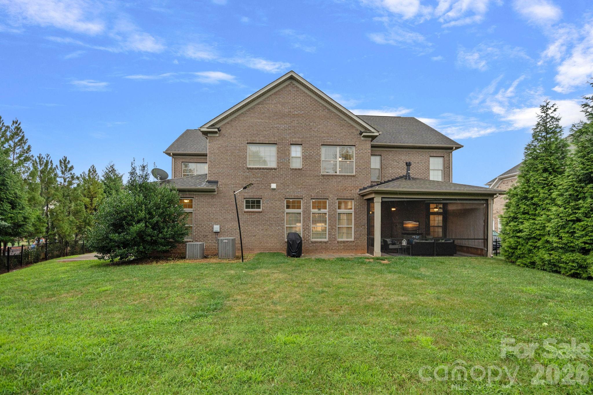 8211 Caesars Head Drive — Waxhaw