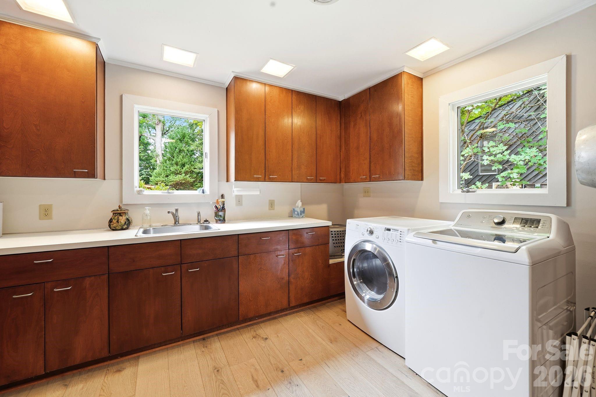 515 Dogwood Lane — Belmont