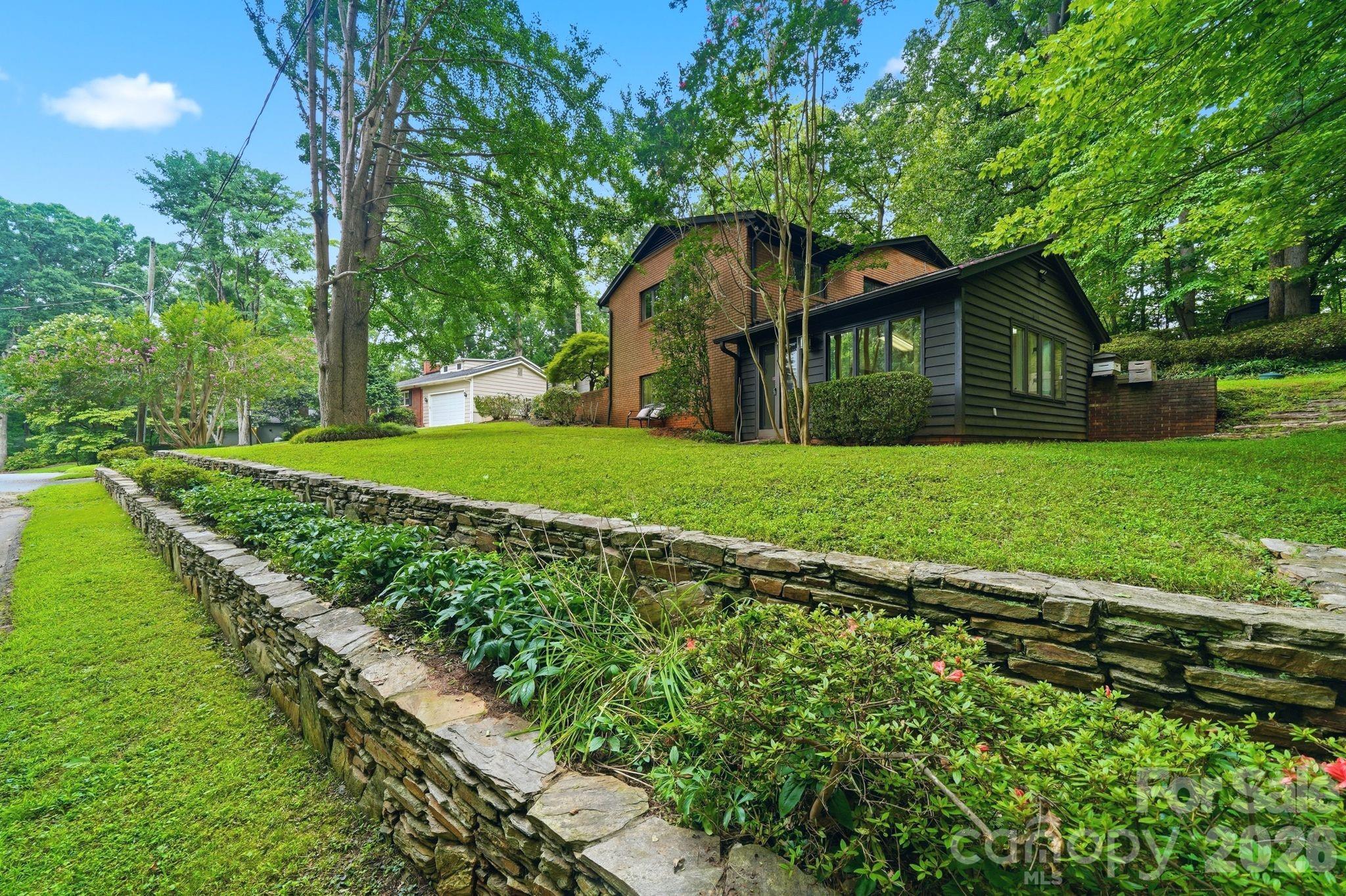 515 Dogwood Lane — Belmont
