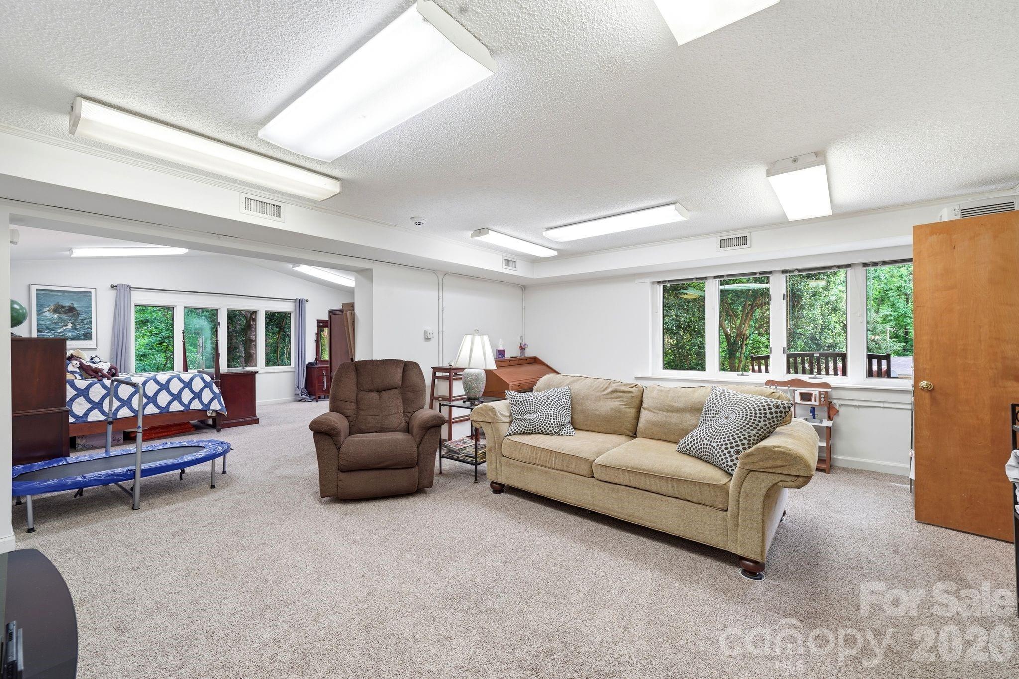 515 Dogwood Lane — Belmont