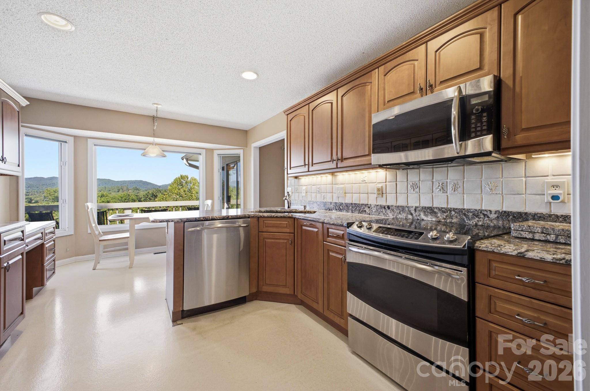 1870 Riverview Court — Hendersonville