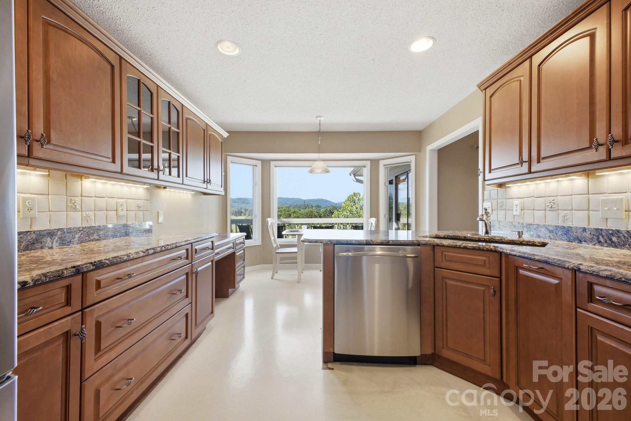 1870 Riverview Court — Hendersonville