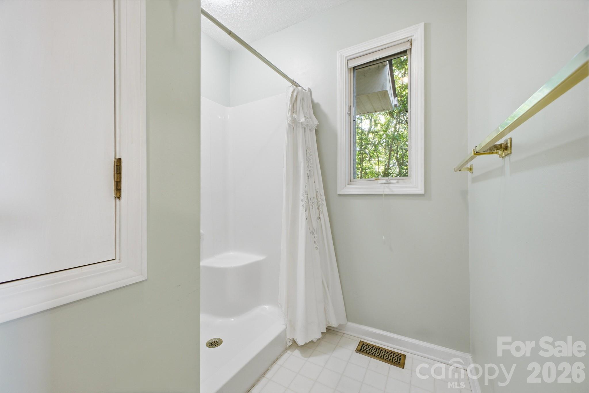 1870 Riverview Court — Hendersonville