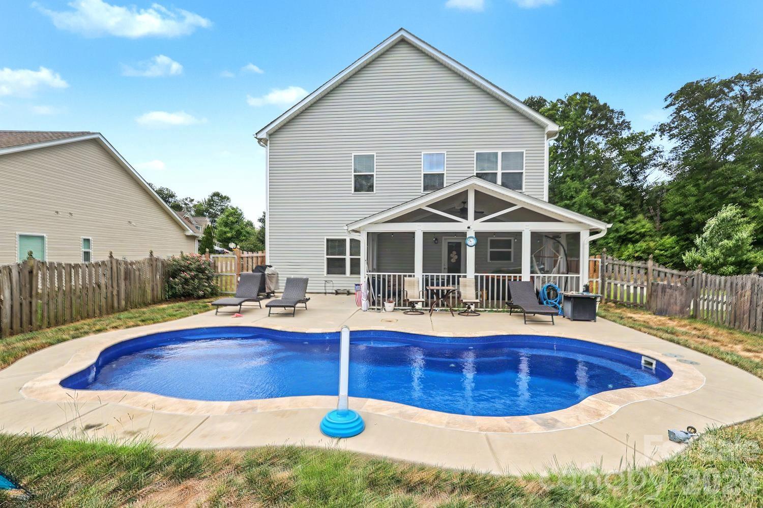 200 Stowe Creek Lane — Mount Holly