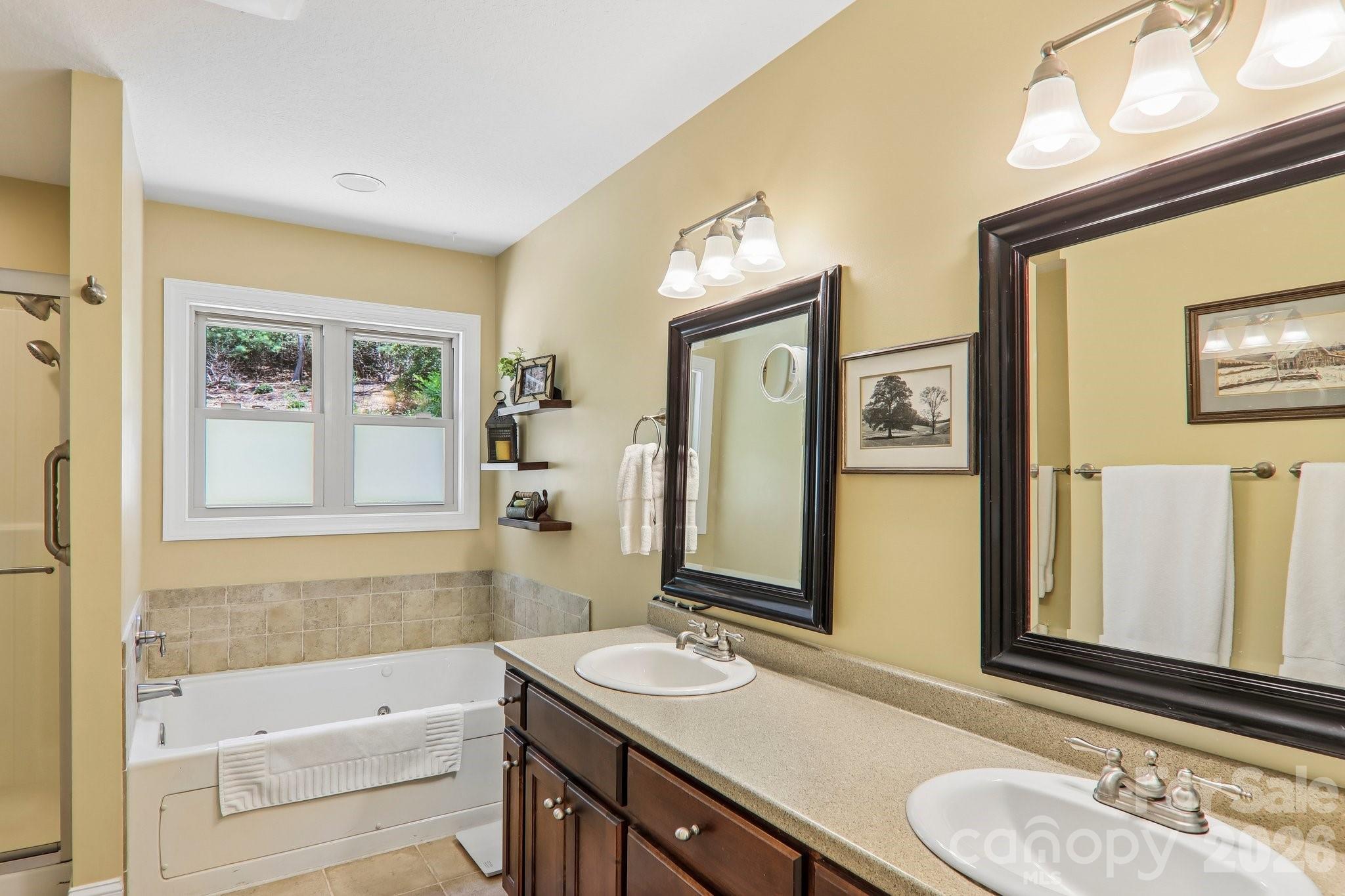 25 Arnie Drive — Etowah