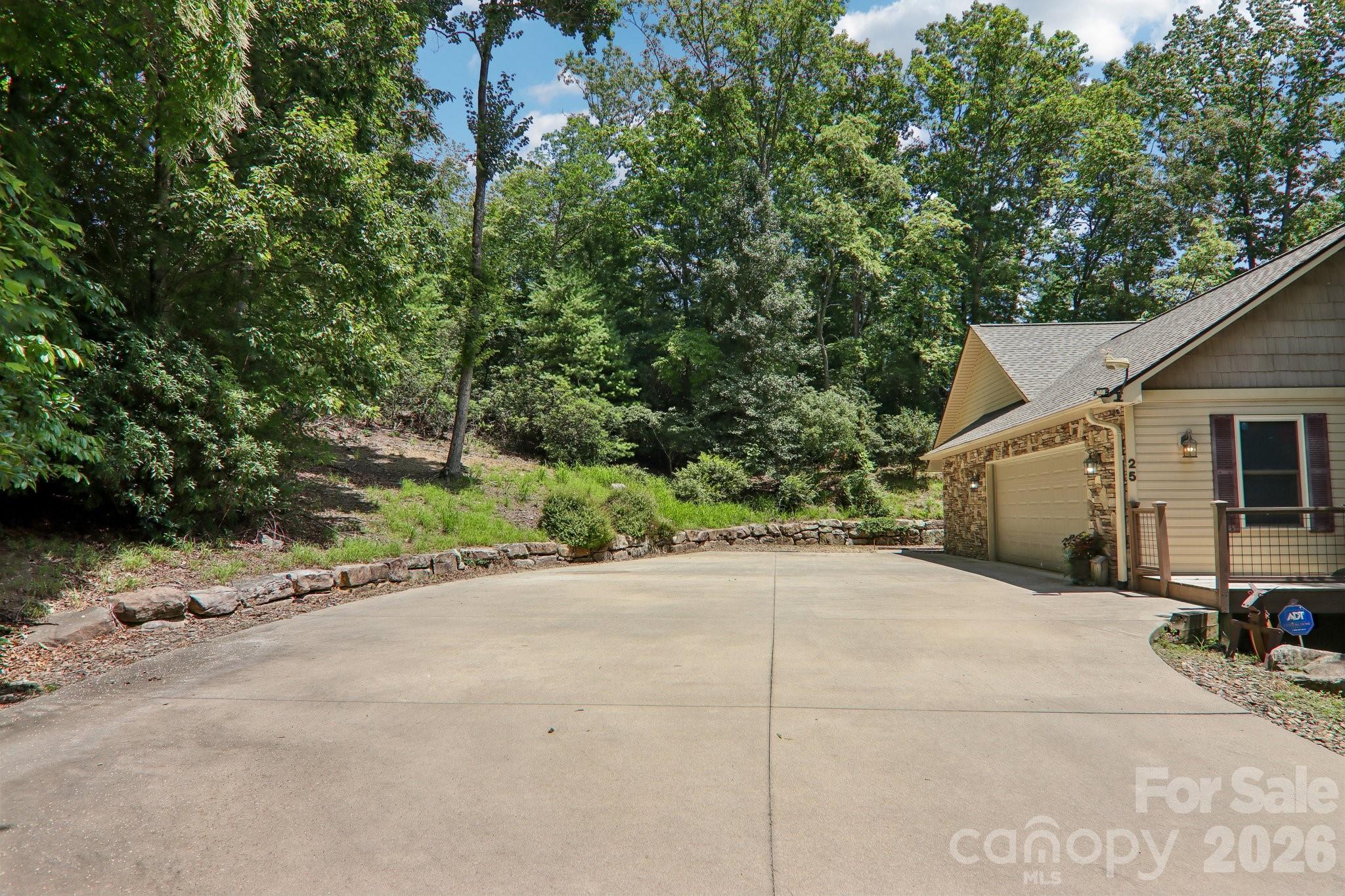 25 Arnie Drive — Etowah