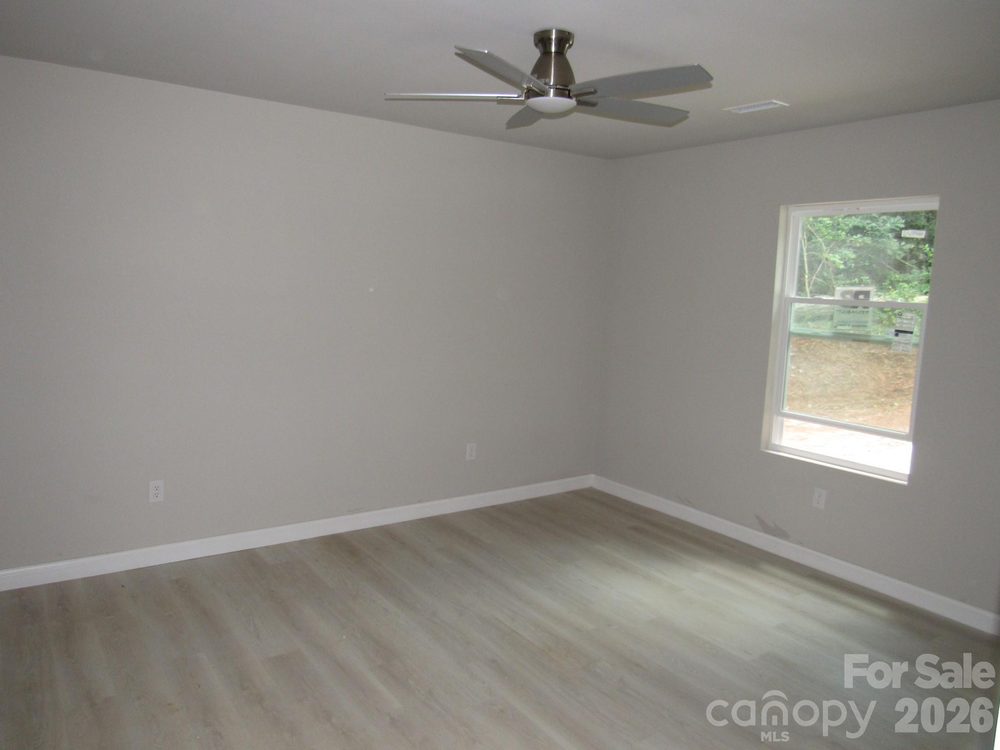 92 Saint Charles Court — Hickory