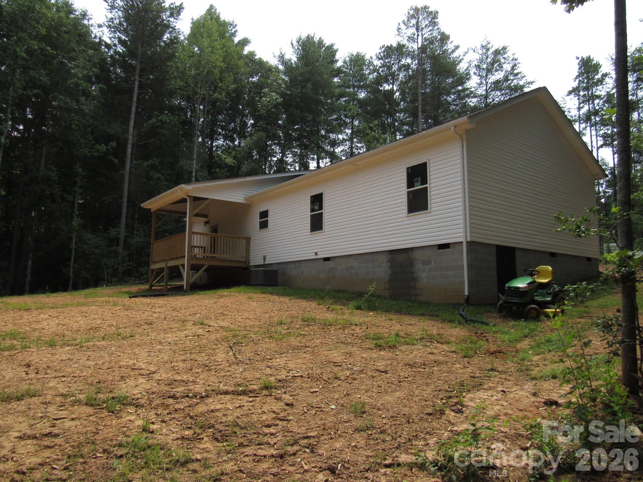 92 Saint Charles Court — Hickory