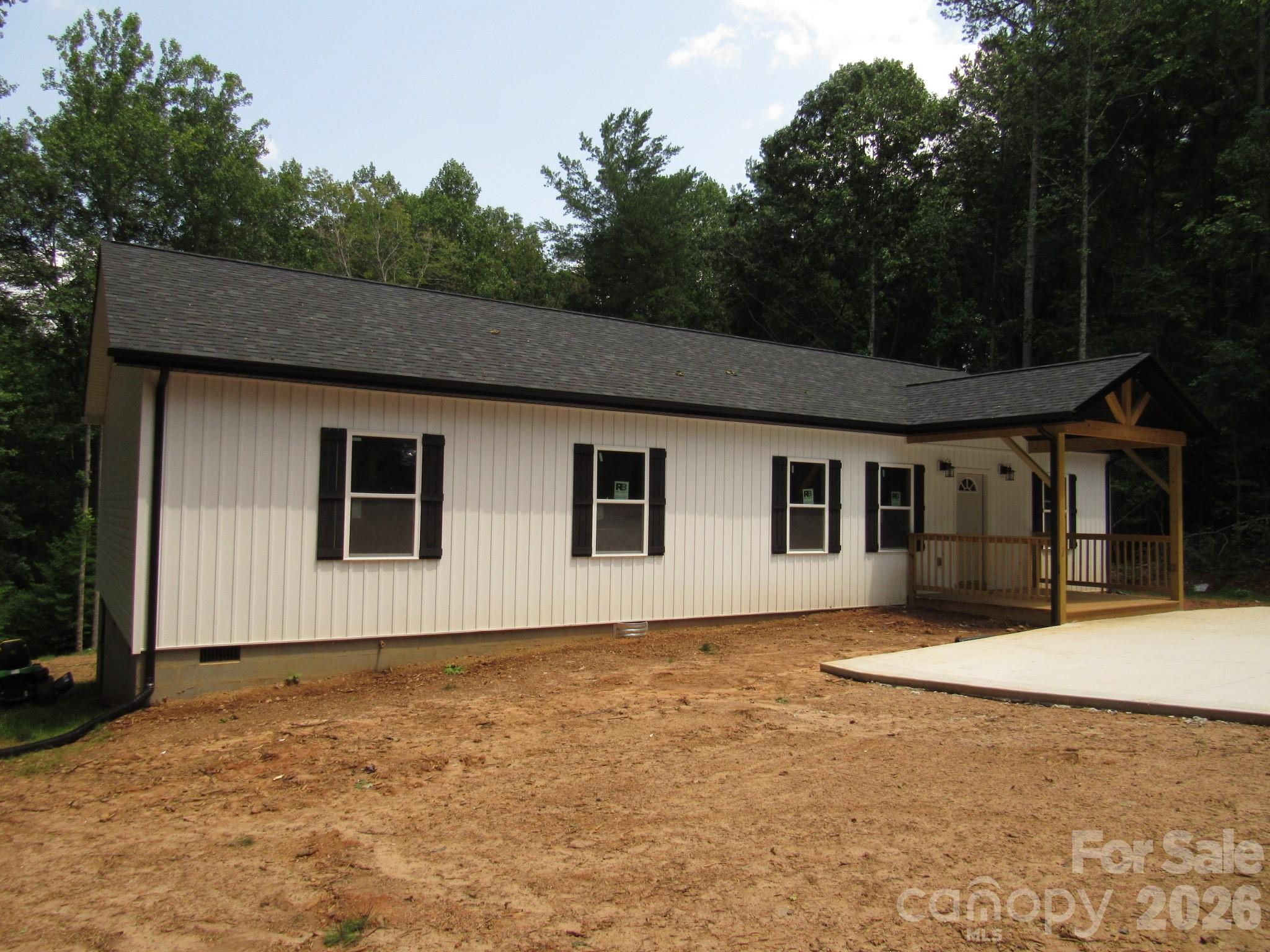 92 Saint Charles Court — Hickory
