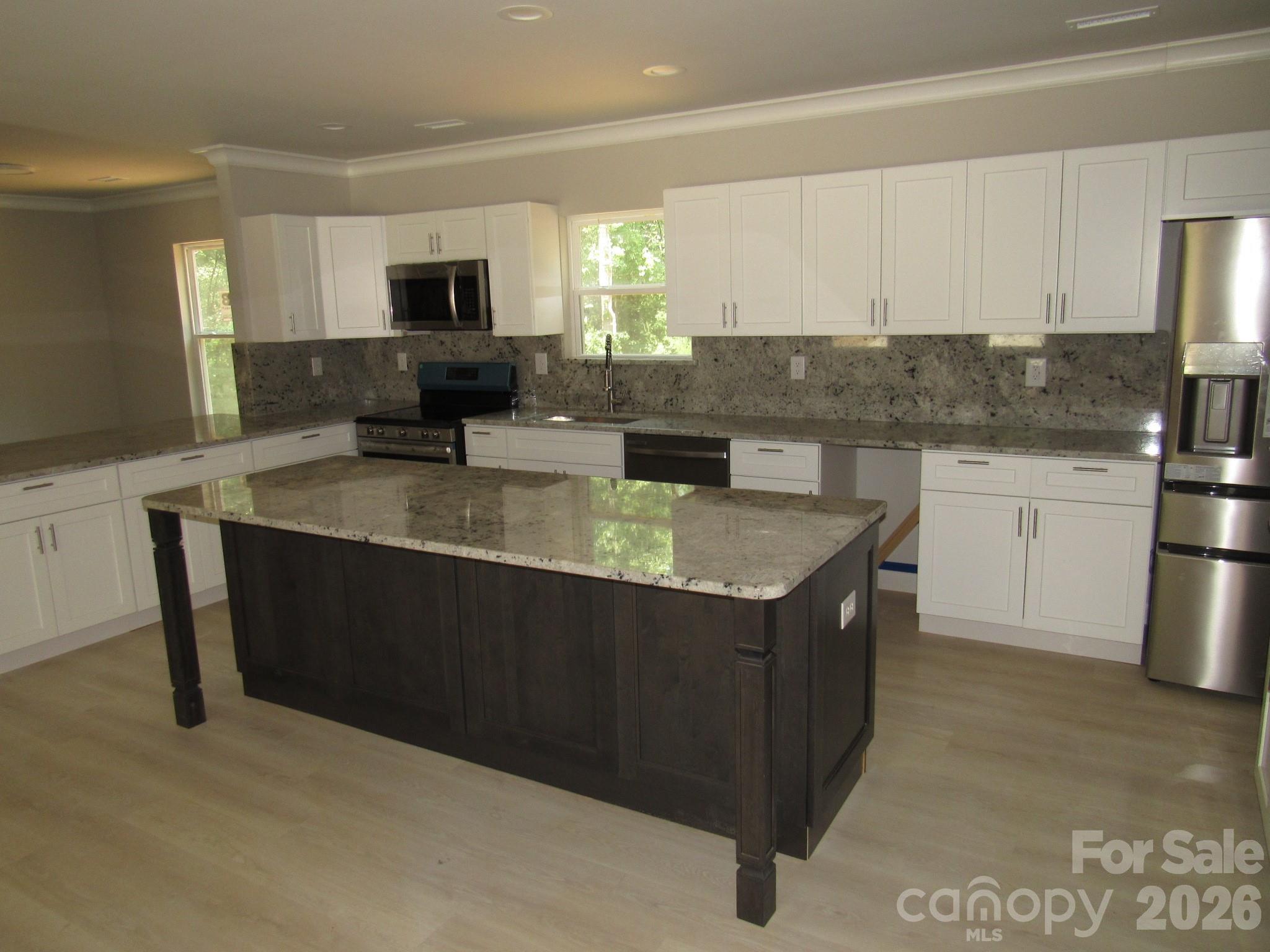 92 Saint Charles Court — Hickory