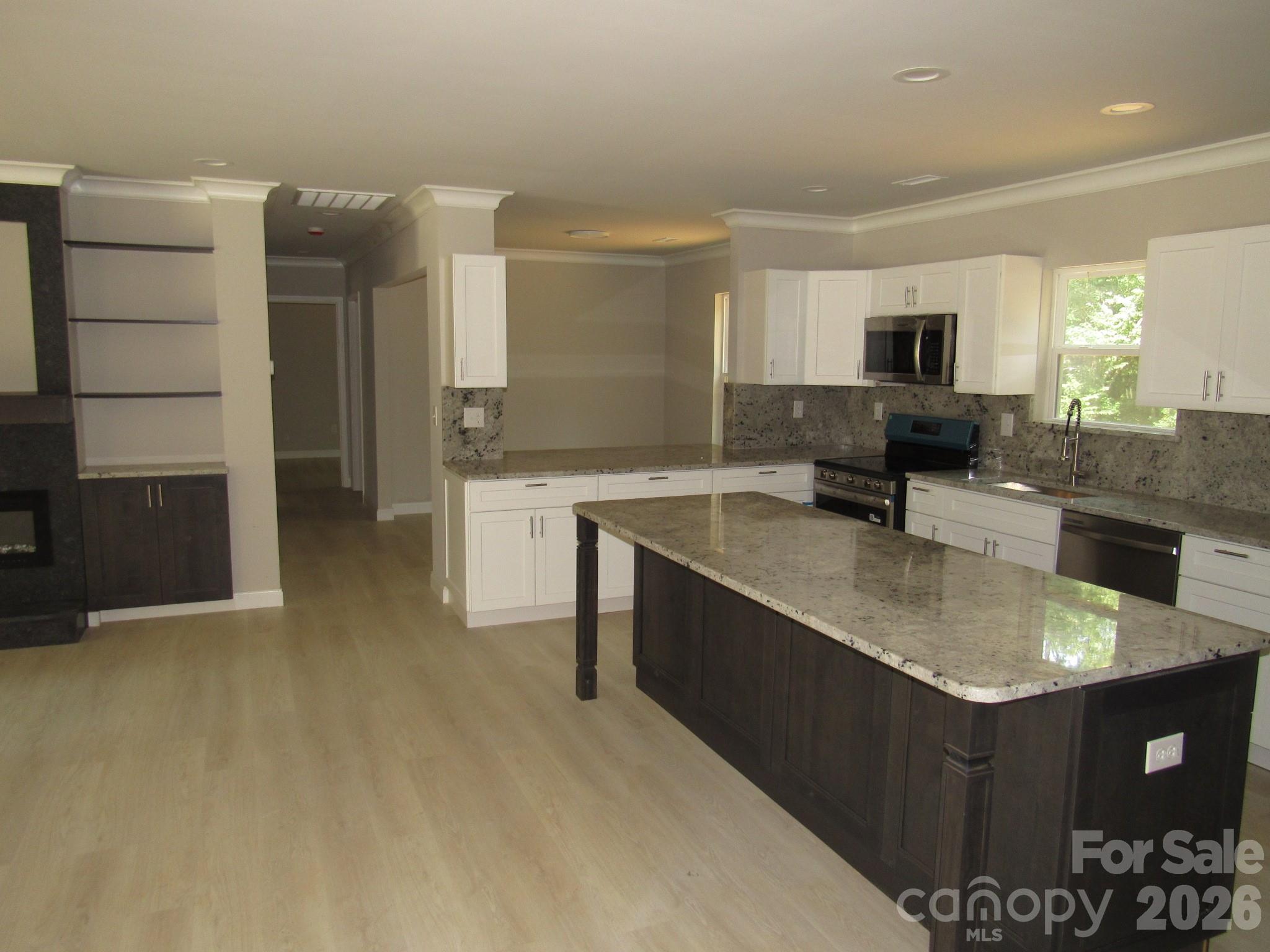 92 Saint Charles Court — Hickory
