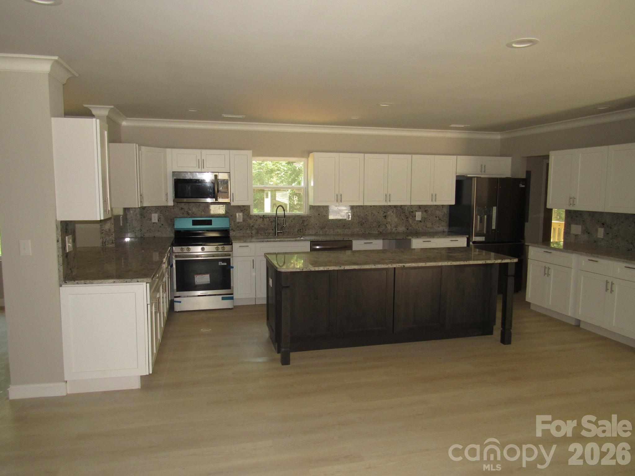 92 Saint Charles Court — Hickory