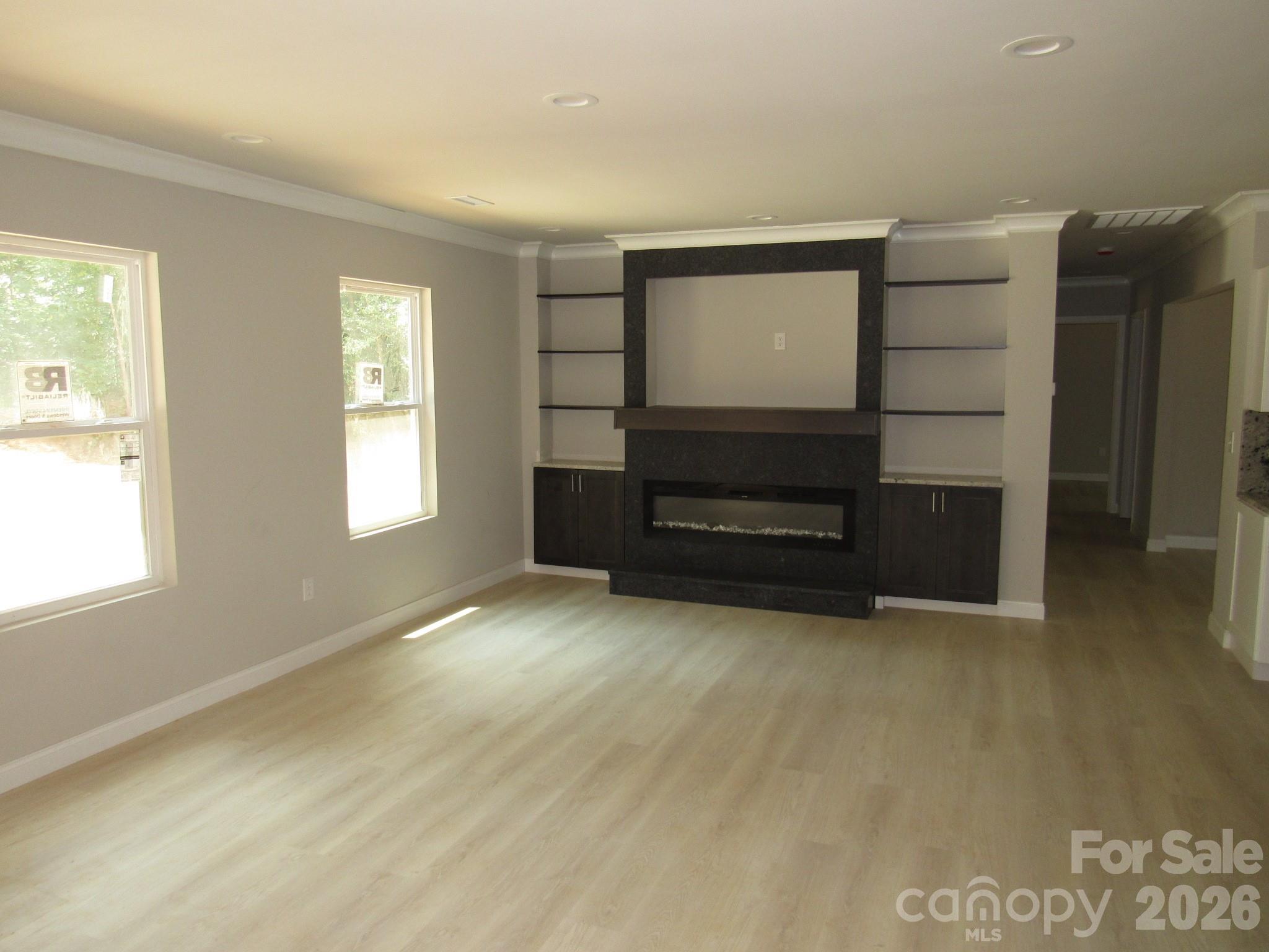 92 Saint Charles Court — Hickory