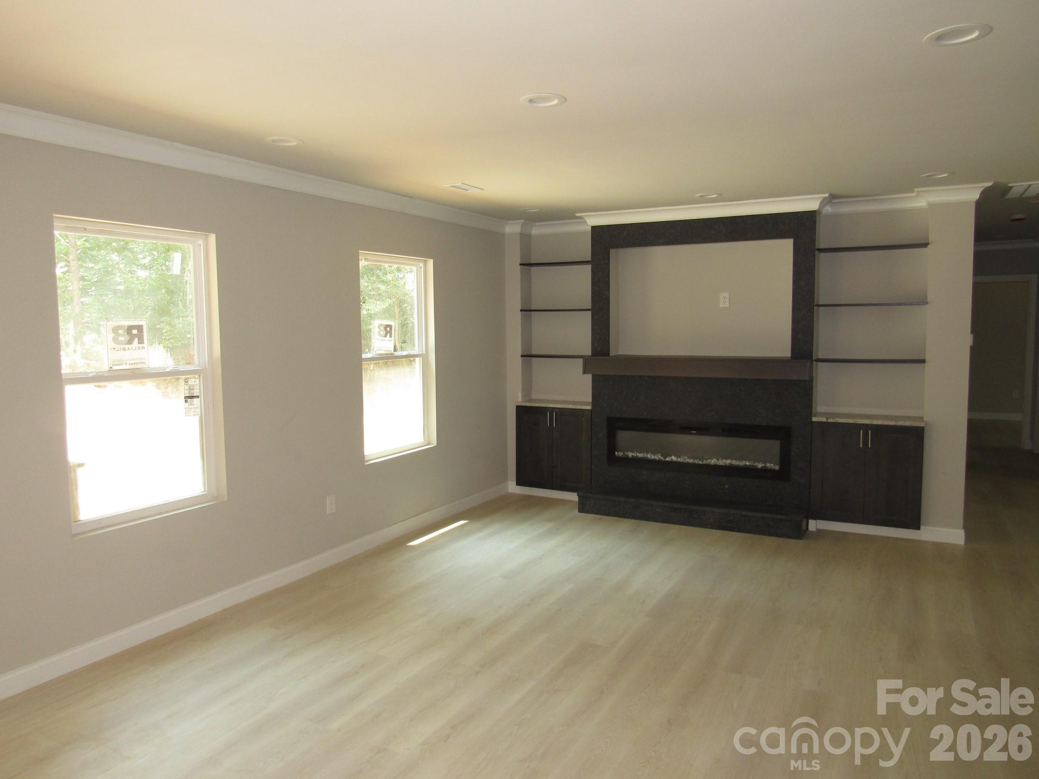 92 Saint Charles Court — Hickory