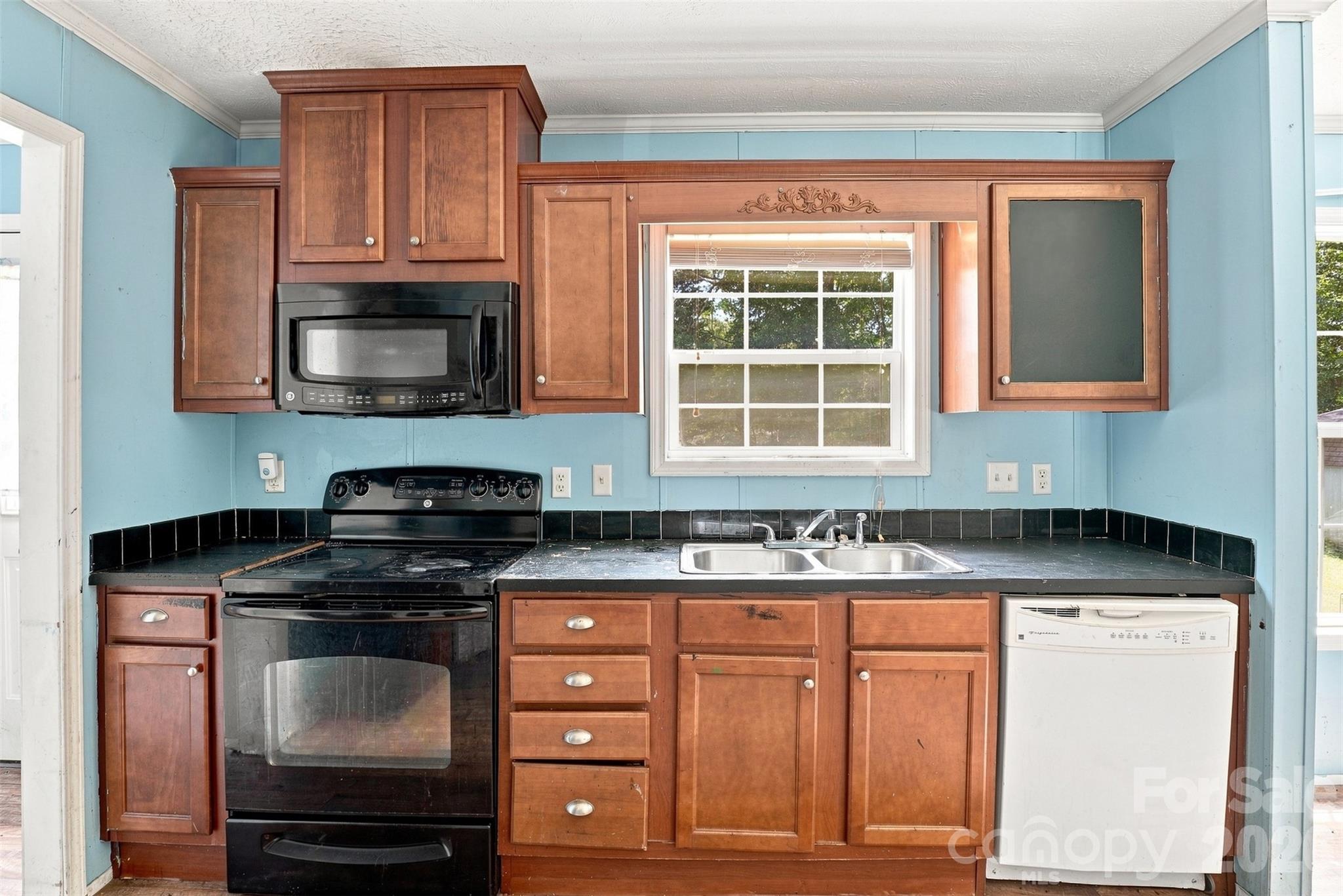 121 Pine State Road — Troutman