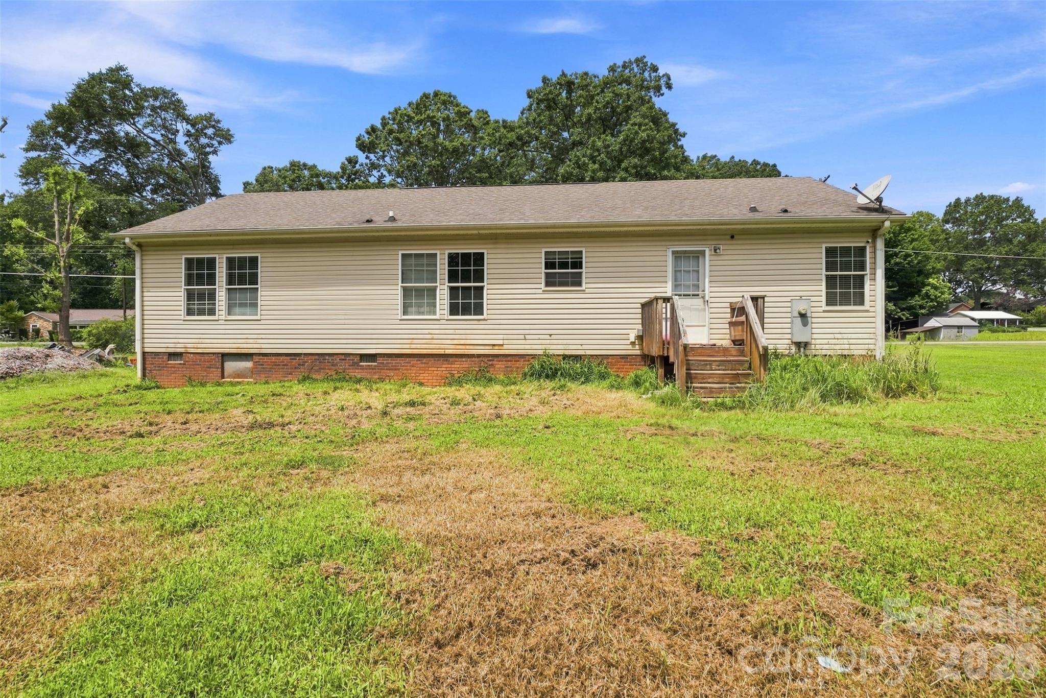 121 Pine State Road — Troutman