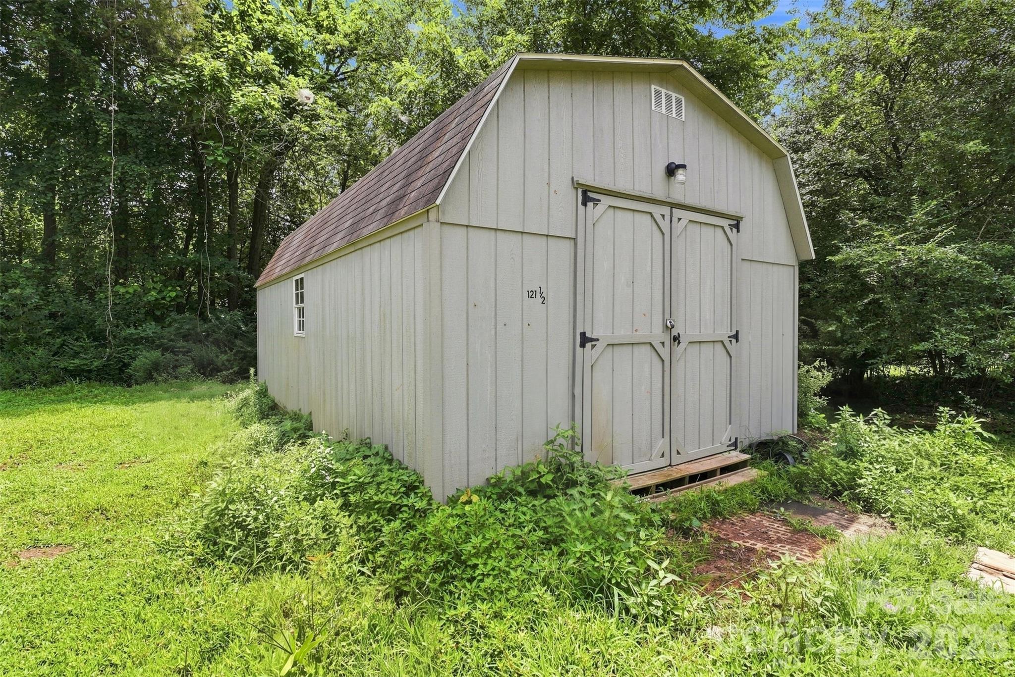 121 Pine State Road — Troutman