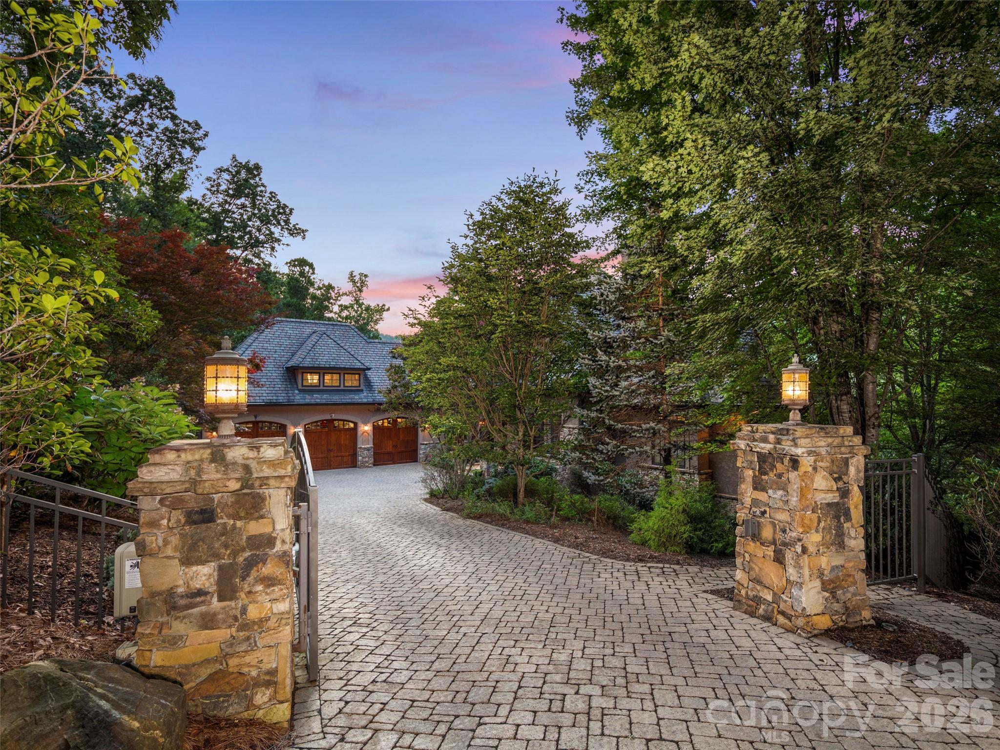 1812 Bella Vista Court — Arden