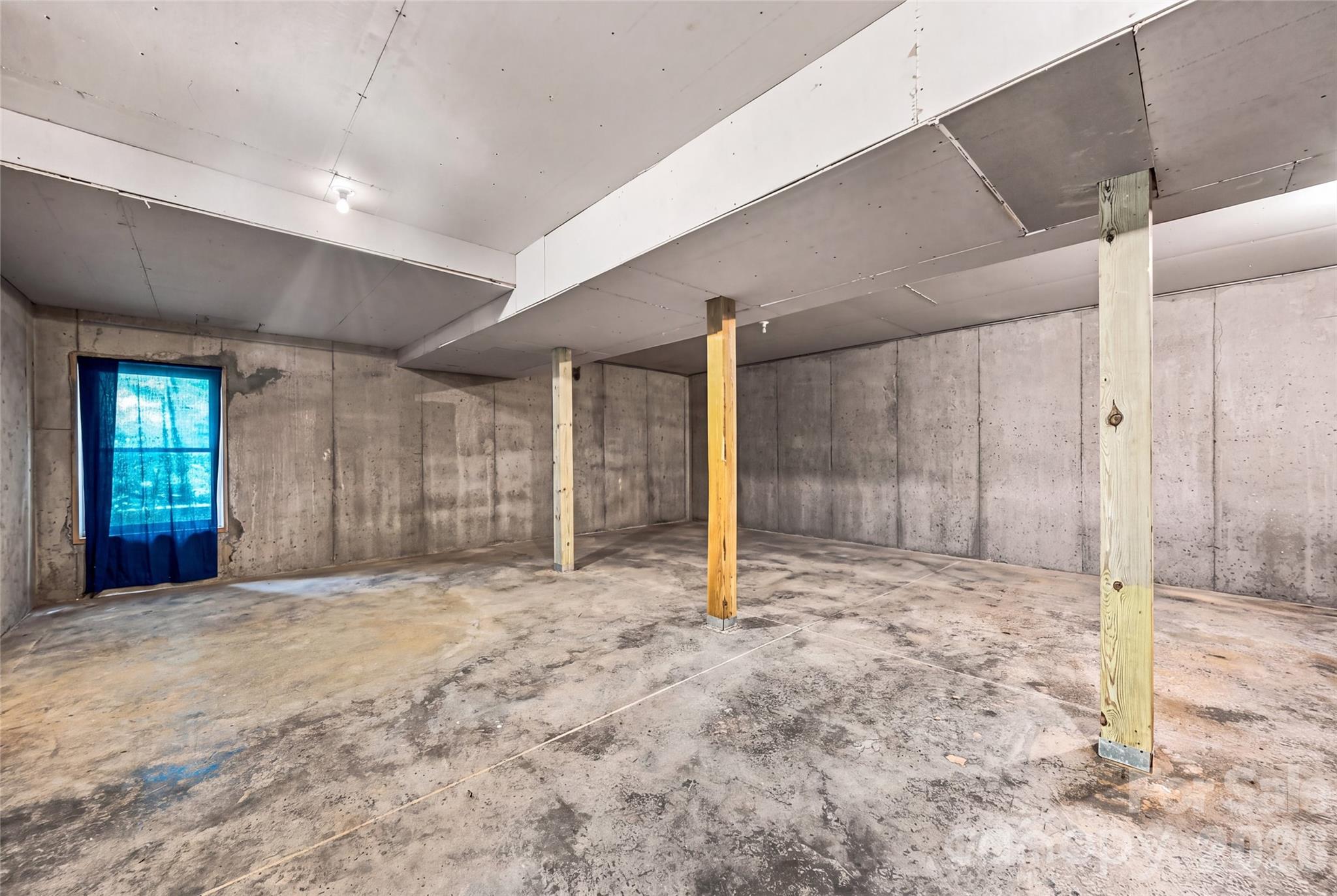 820 Merrills Cove Road — Asheville