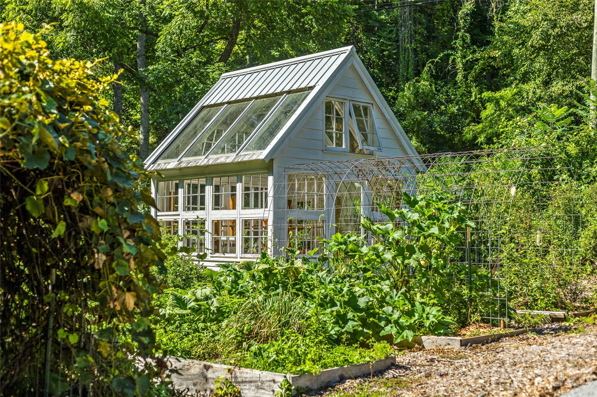 820 Merrills Cove Road — Asheville